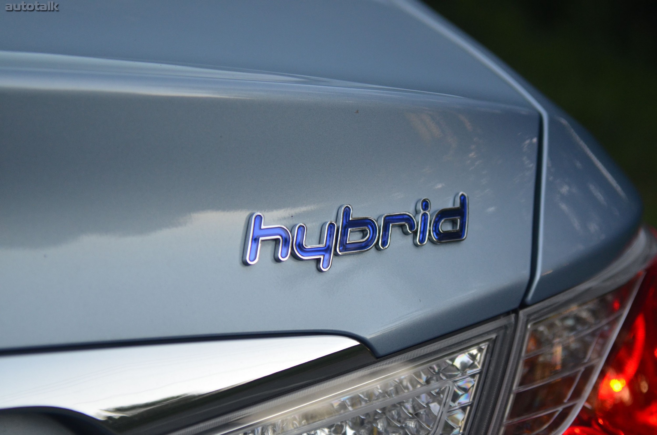 2012 Hyundai Sonata Hybrid Review