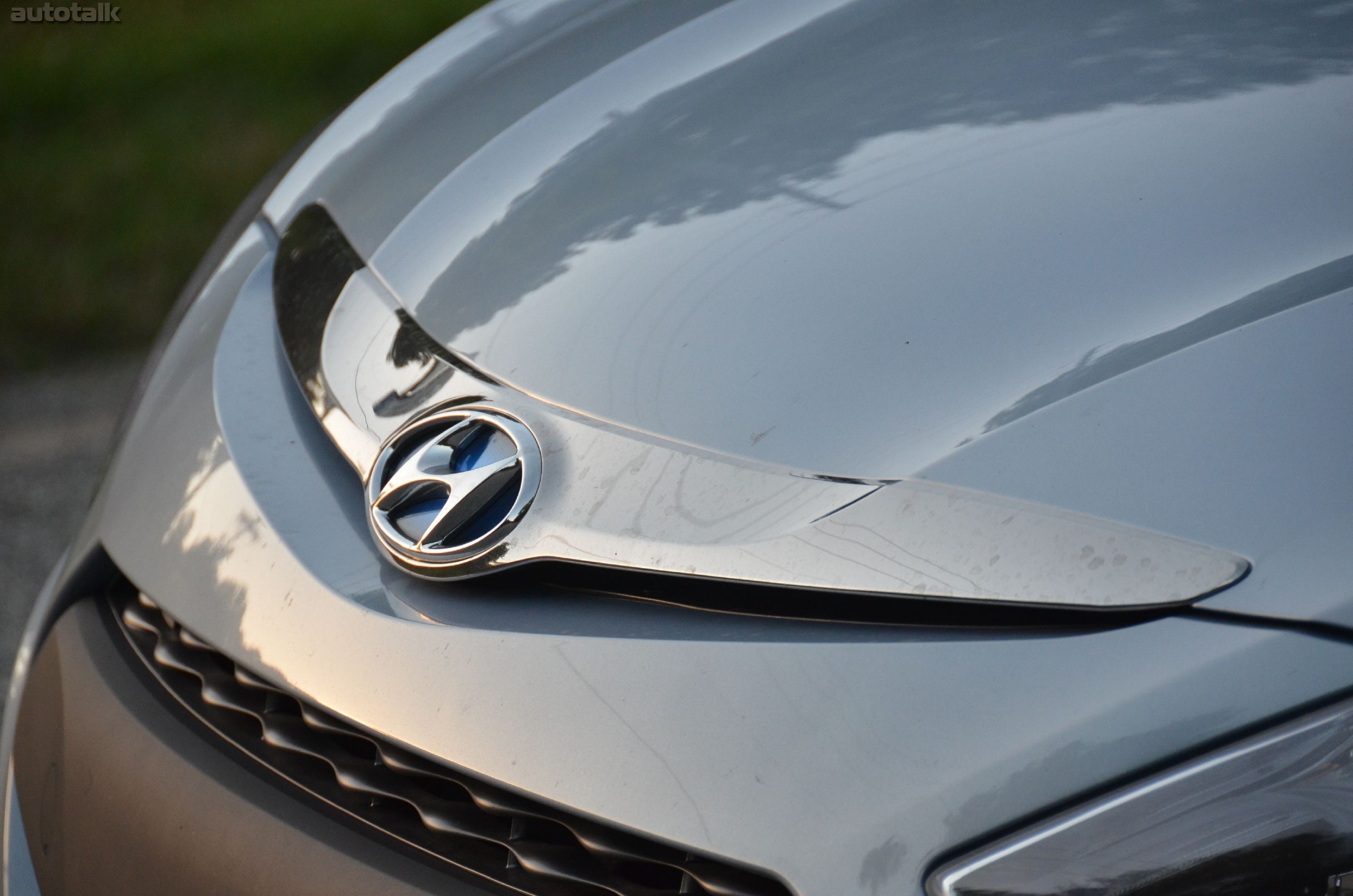 2012 Hyundai Sonata Hybrid Review