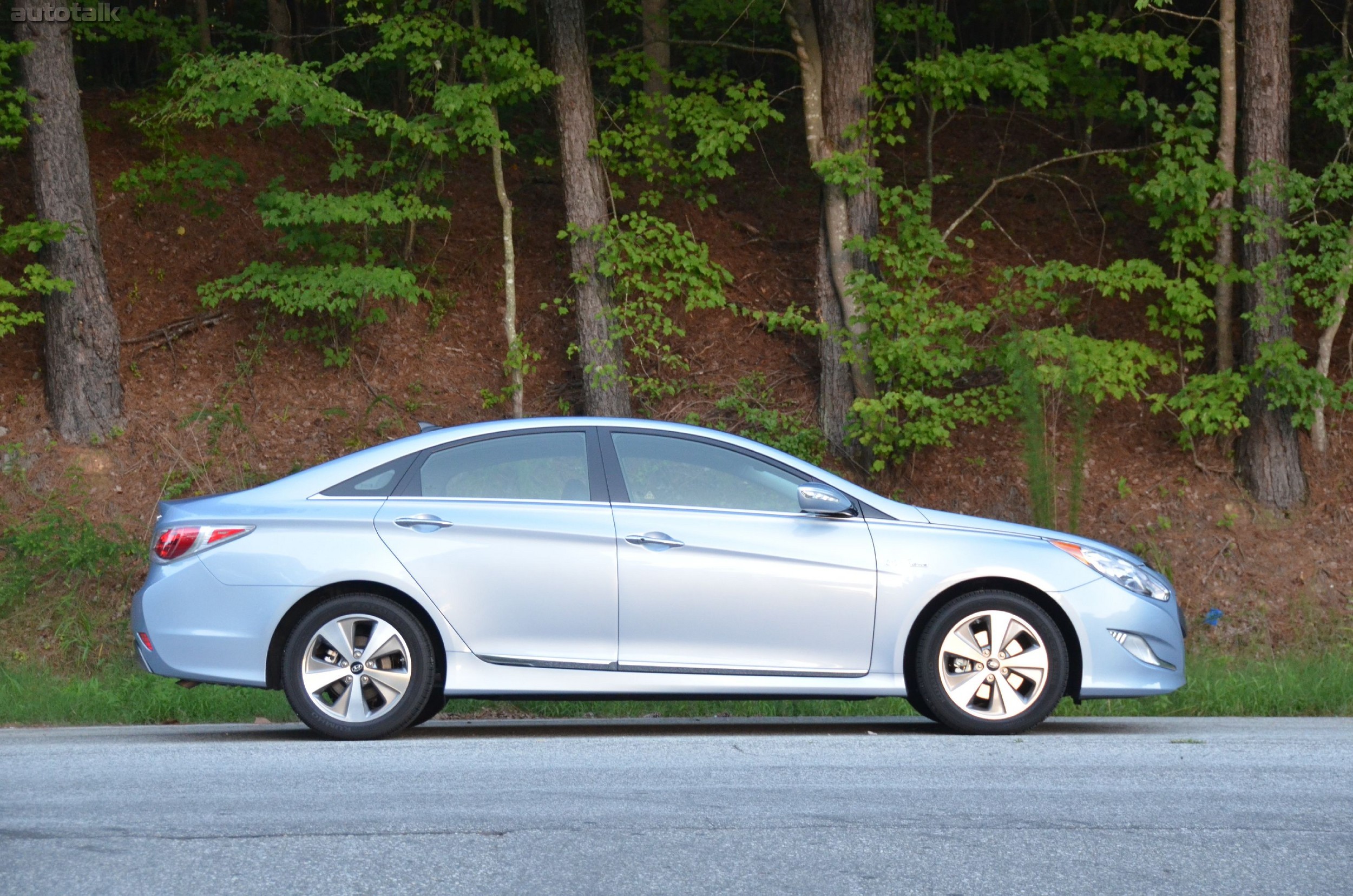 2012 Hyundai Sonata Hybrid Review