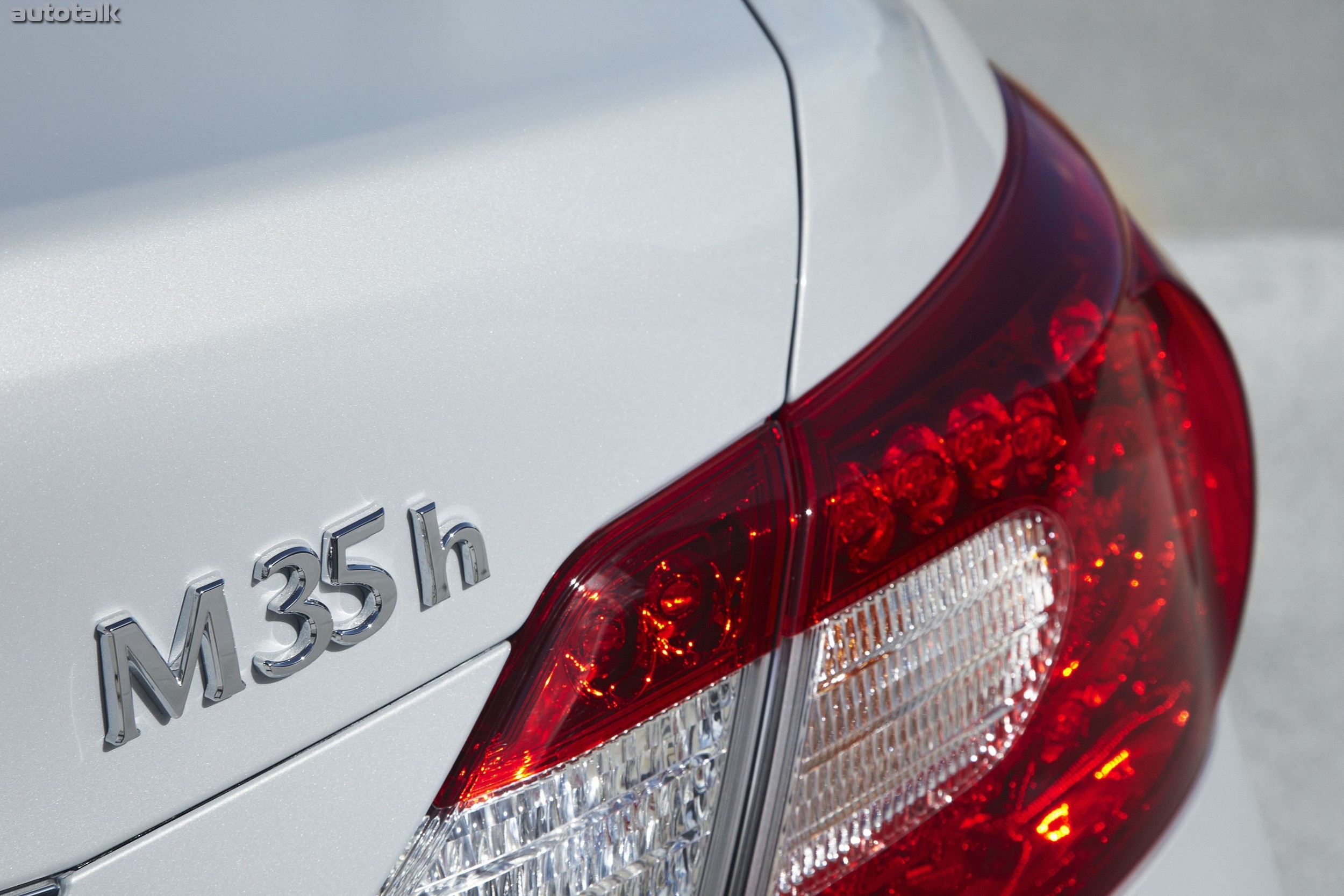 2012 Infiniti M Hybrid