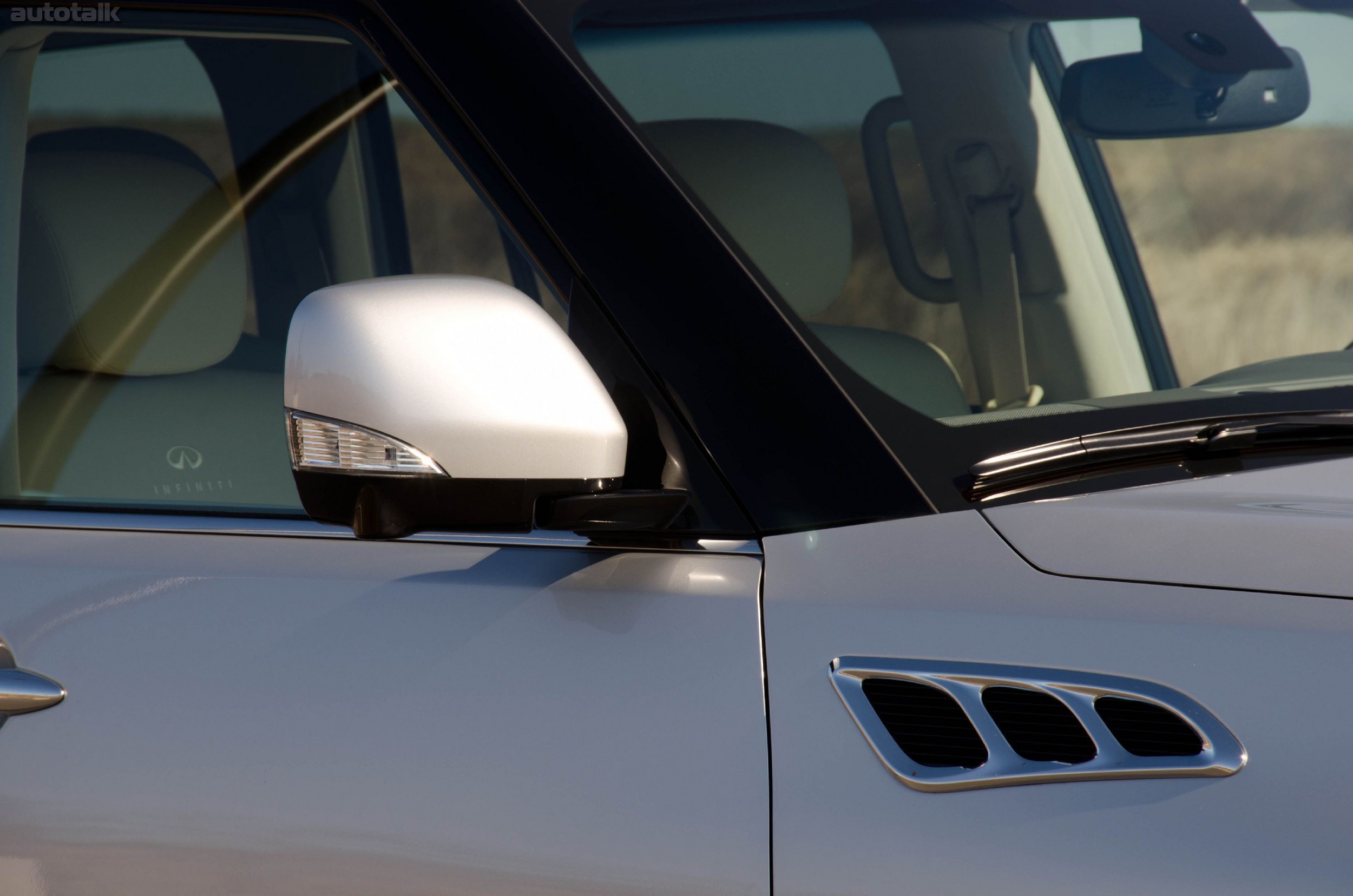 2012 Infiniti QX Review