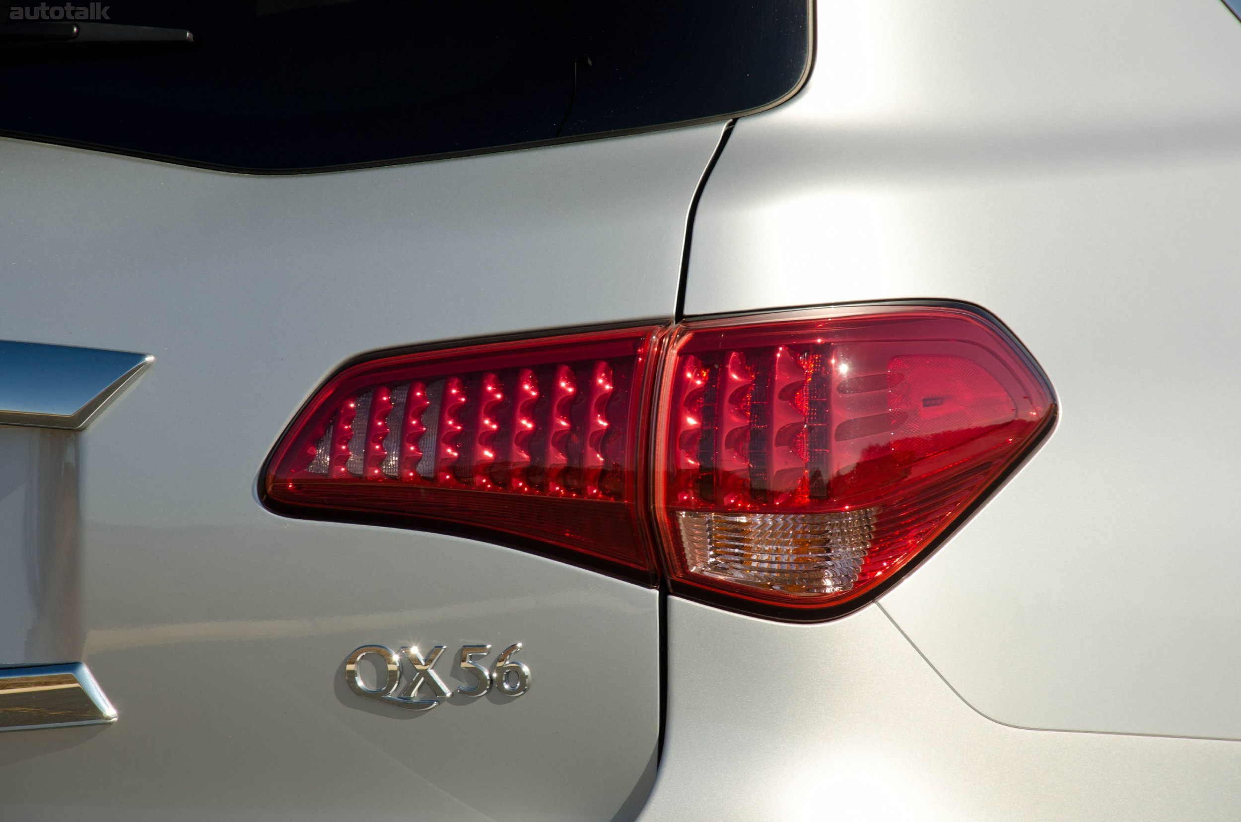 2012 Infiniti QX Review