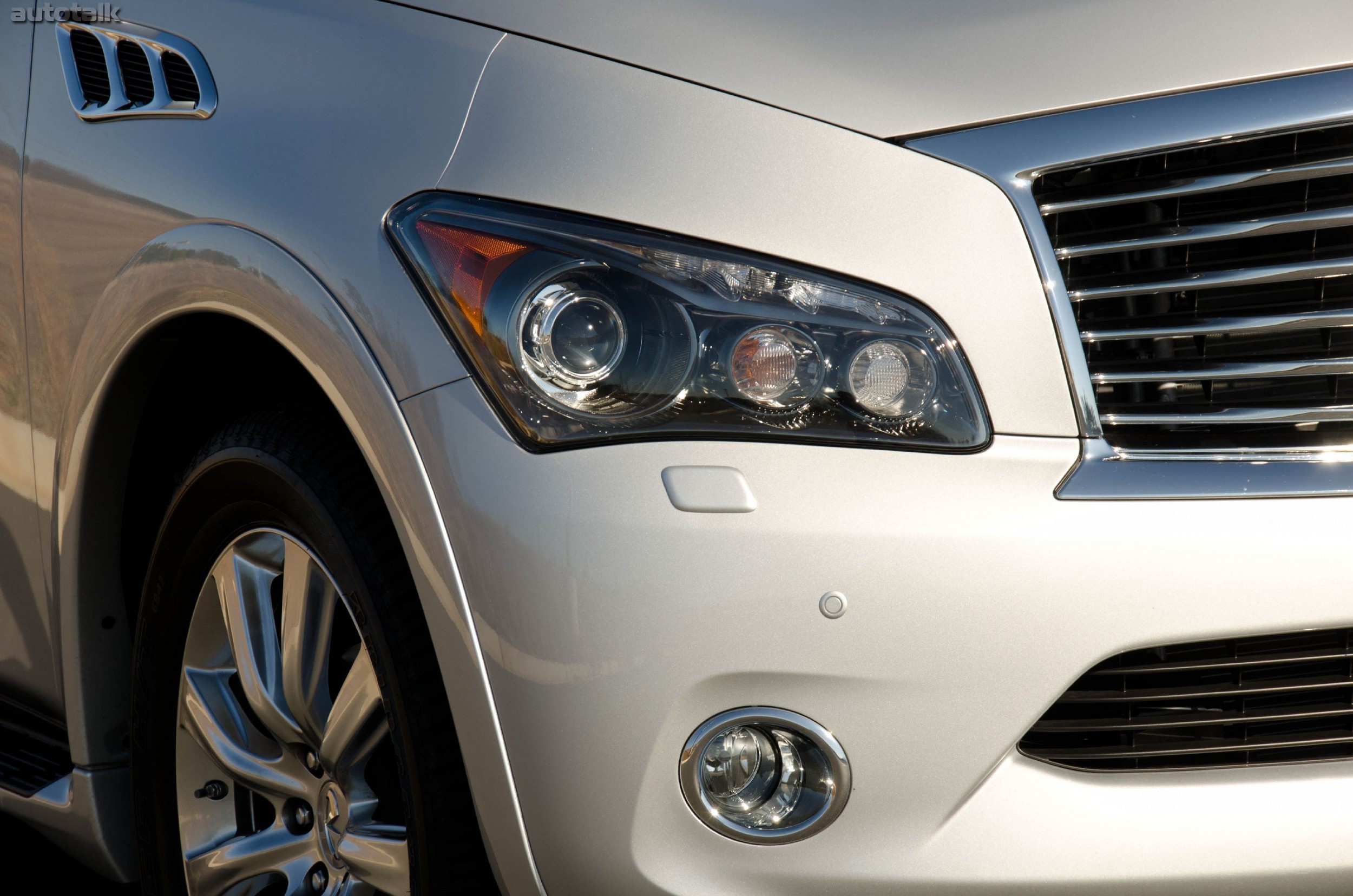 2012 Infiniti QX Review