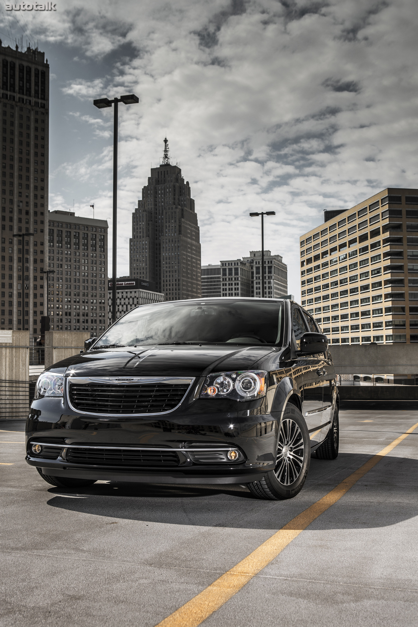2013 Chrysler Town & Country S