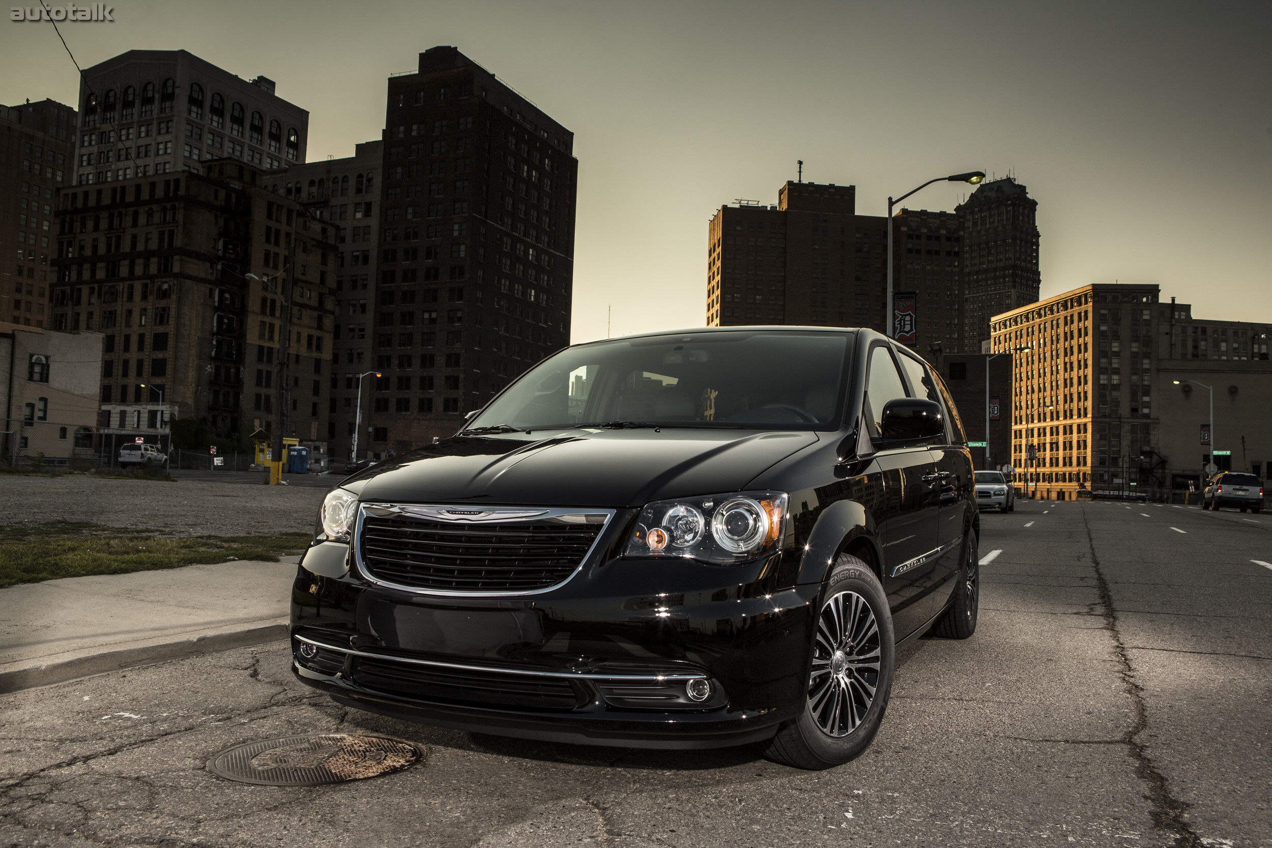2013 Chrysler Town & Country S
