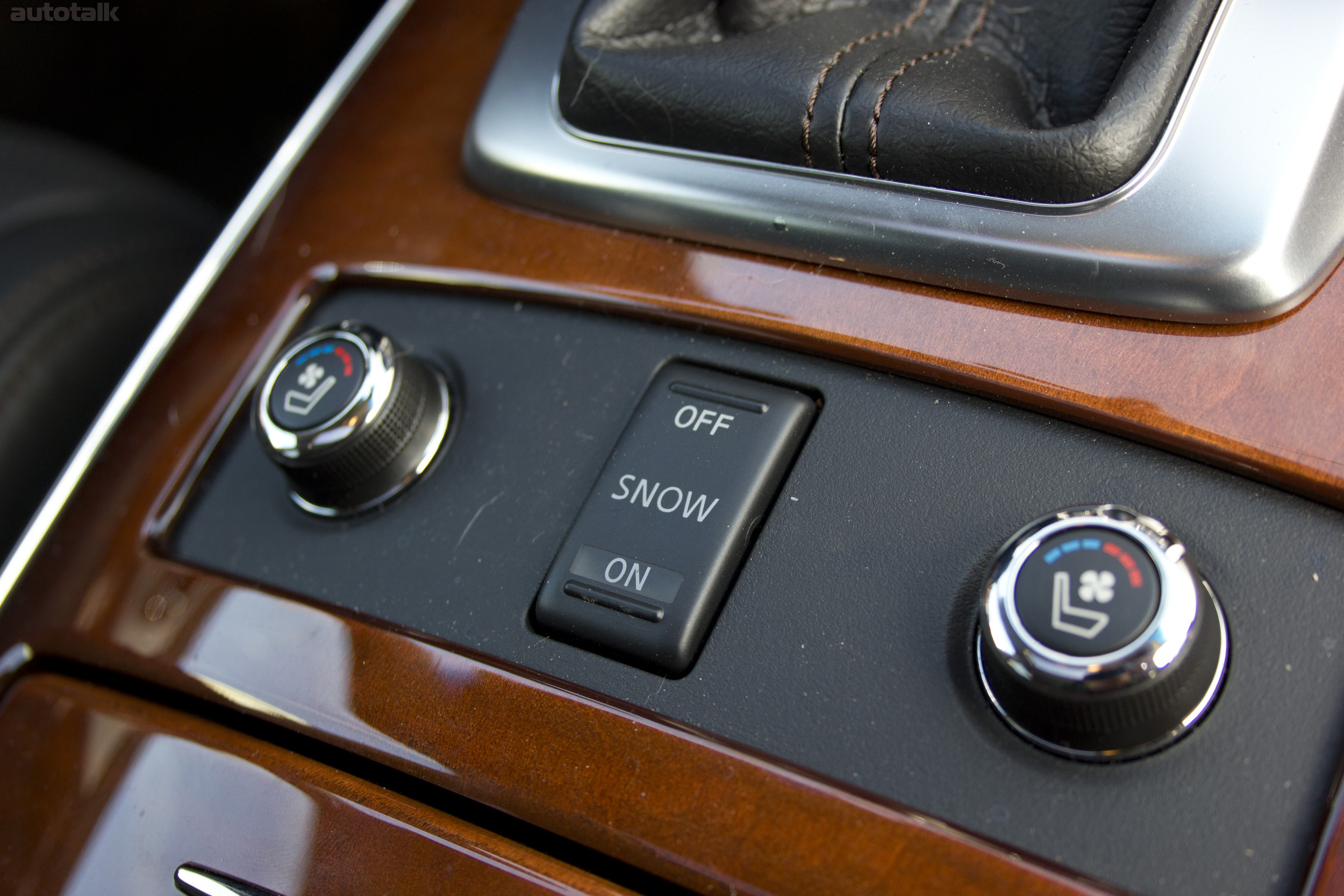 2013 Infiniti FX37 Review