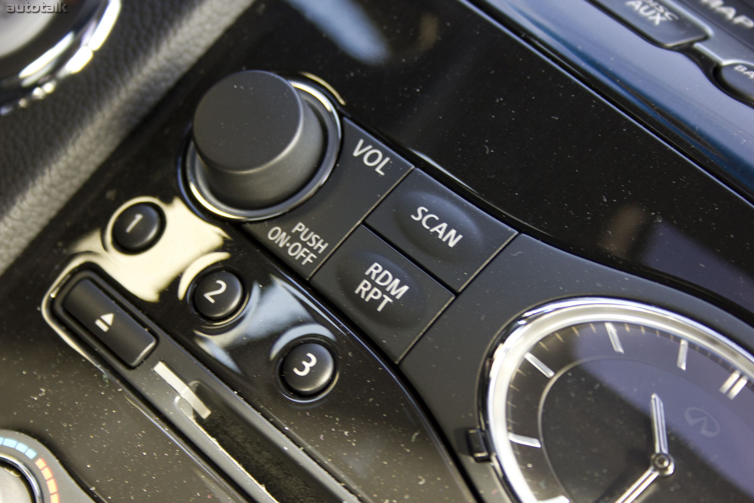 2013 Infiniti FX37 Review