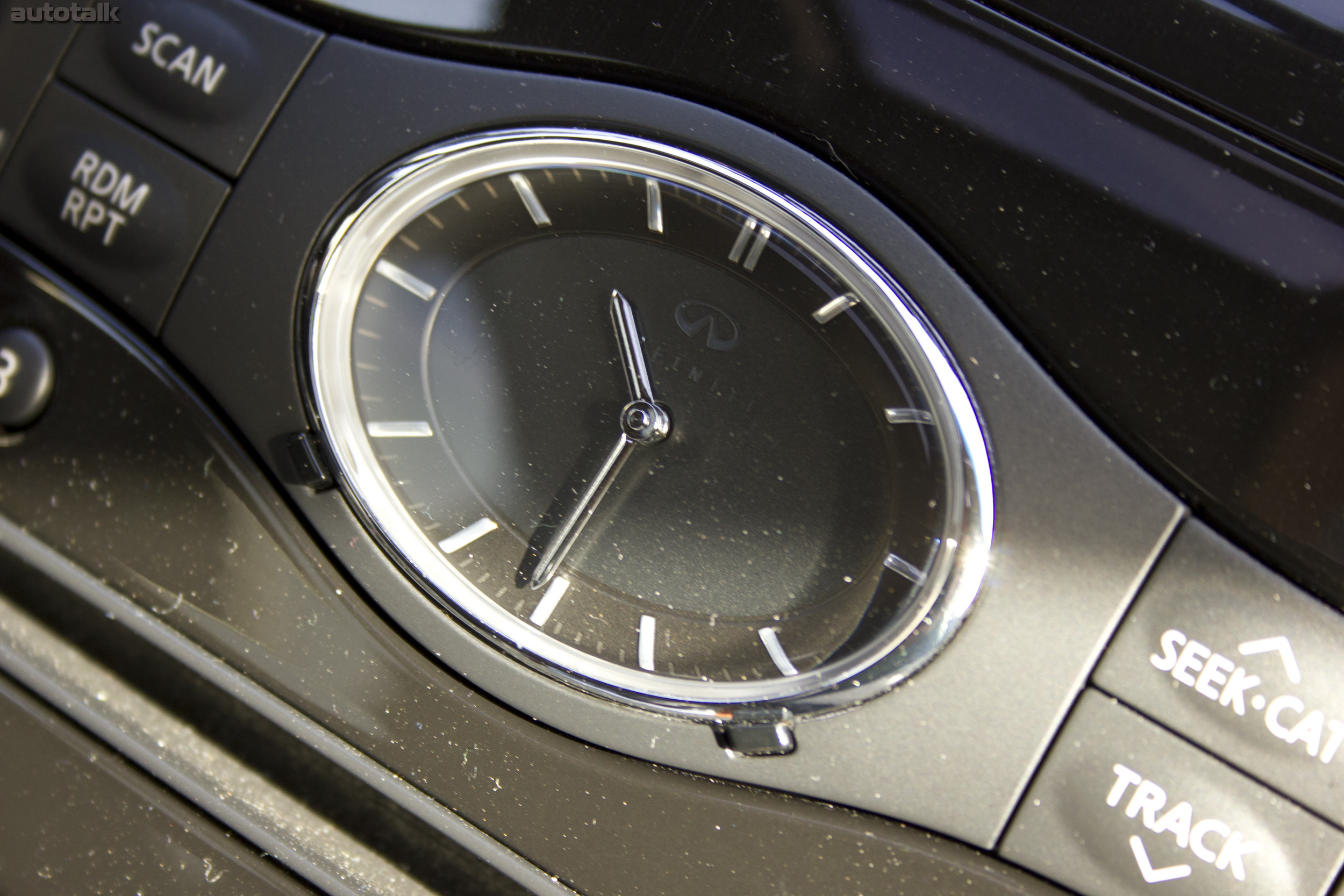 2013 Infiniti FX37 Review