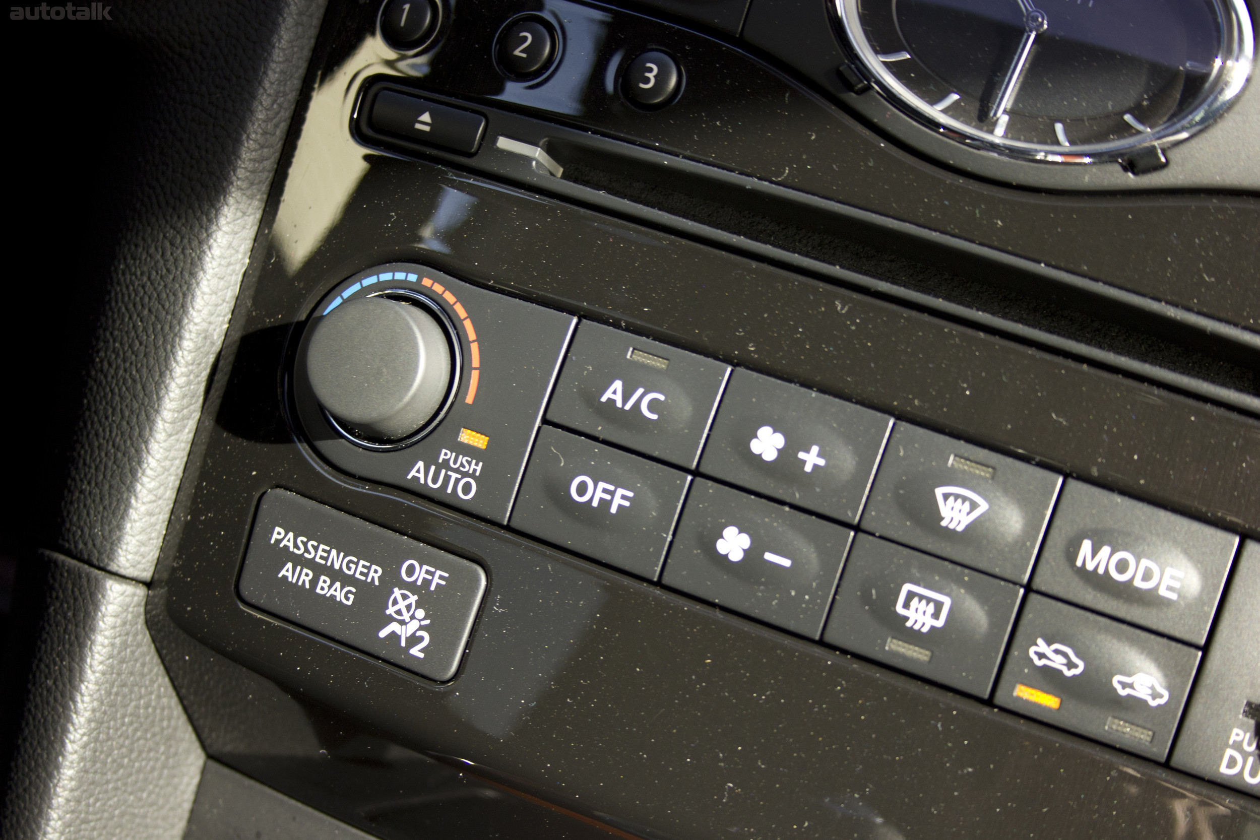 2013 Infiniti FX37 Review