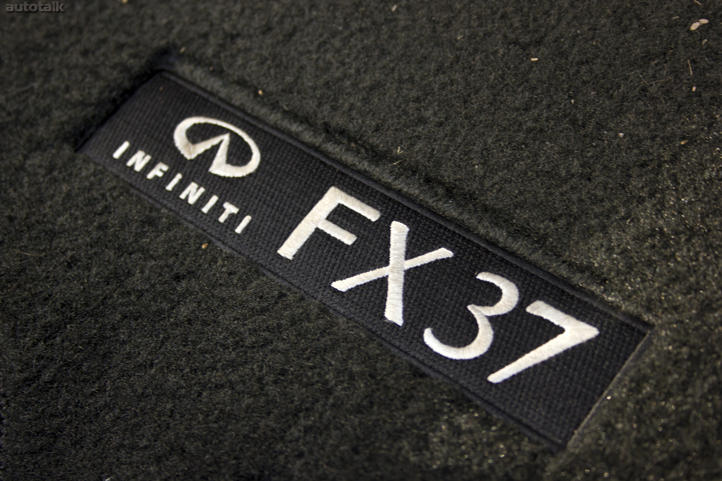 2013 Infiniti FX37 Review