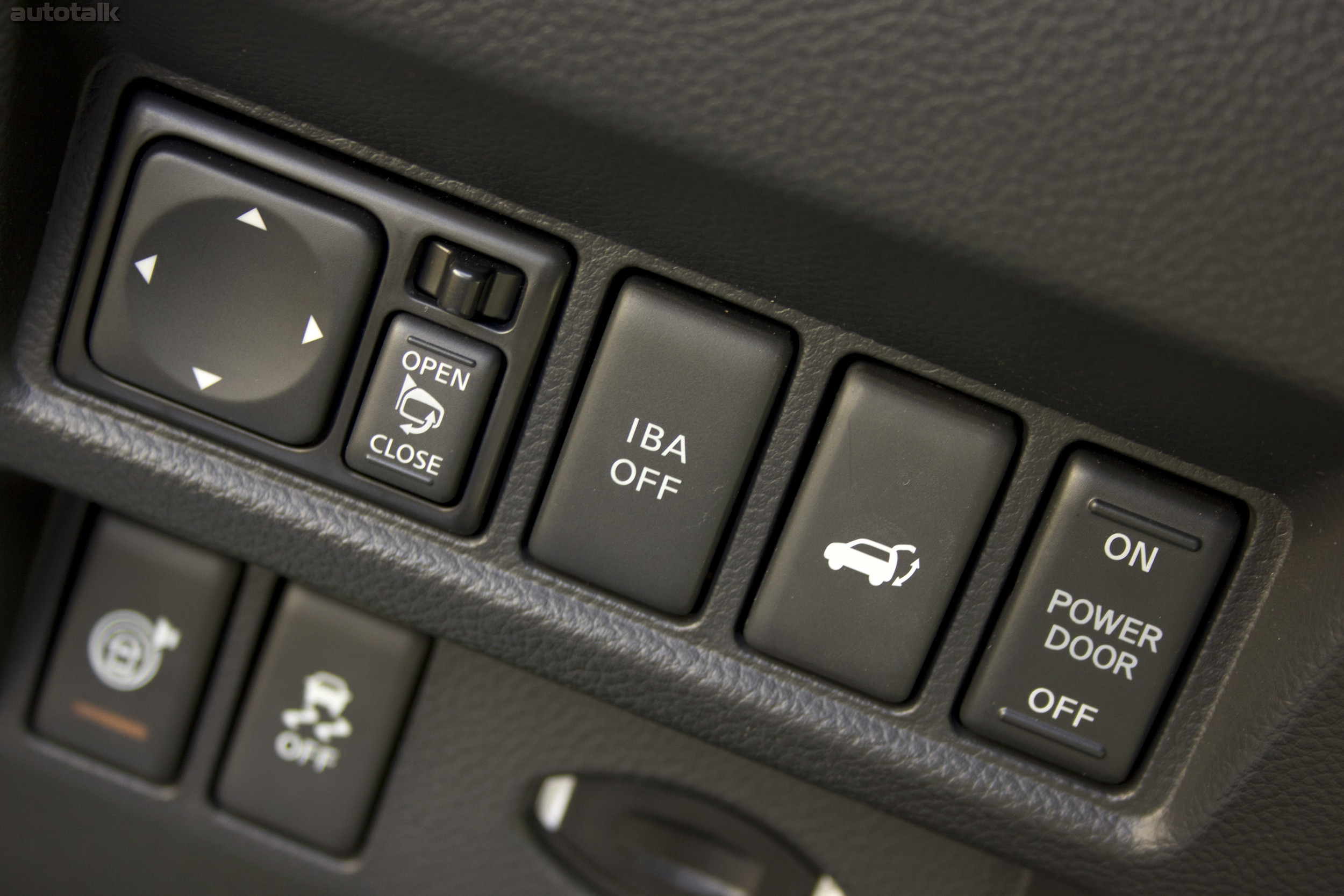 2013 Infiniti FX37 Review