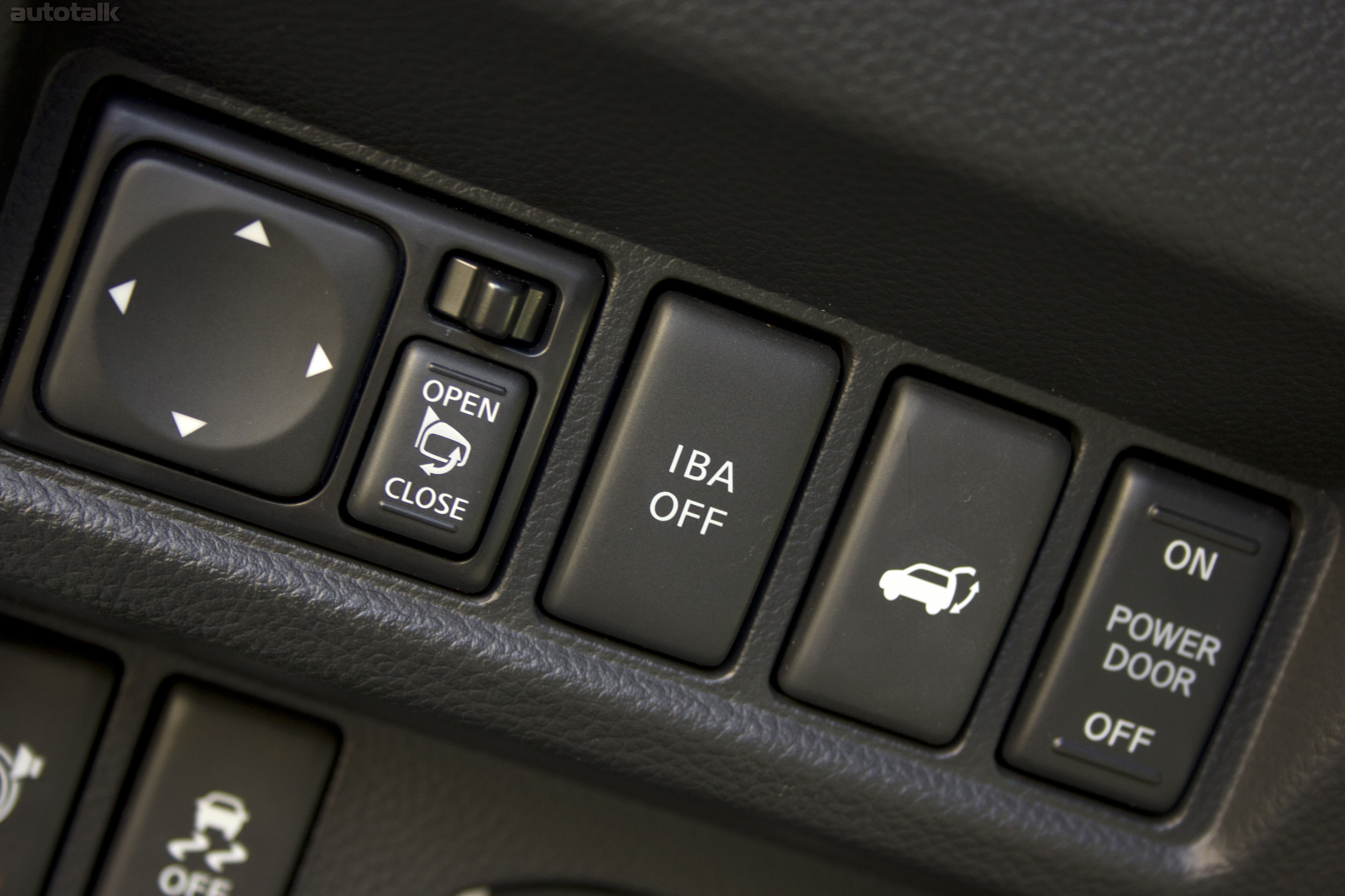 2013 Infiniti FX37 Review