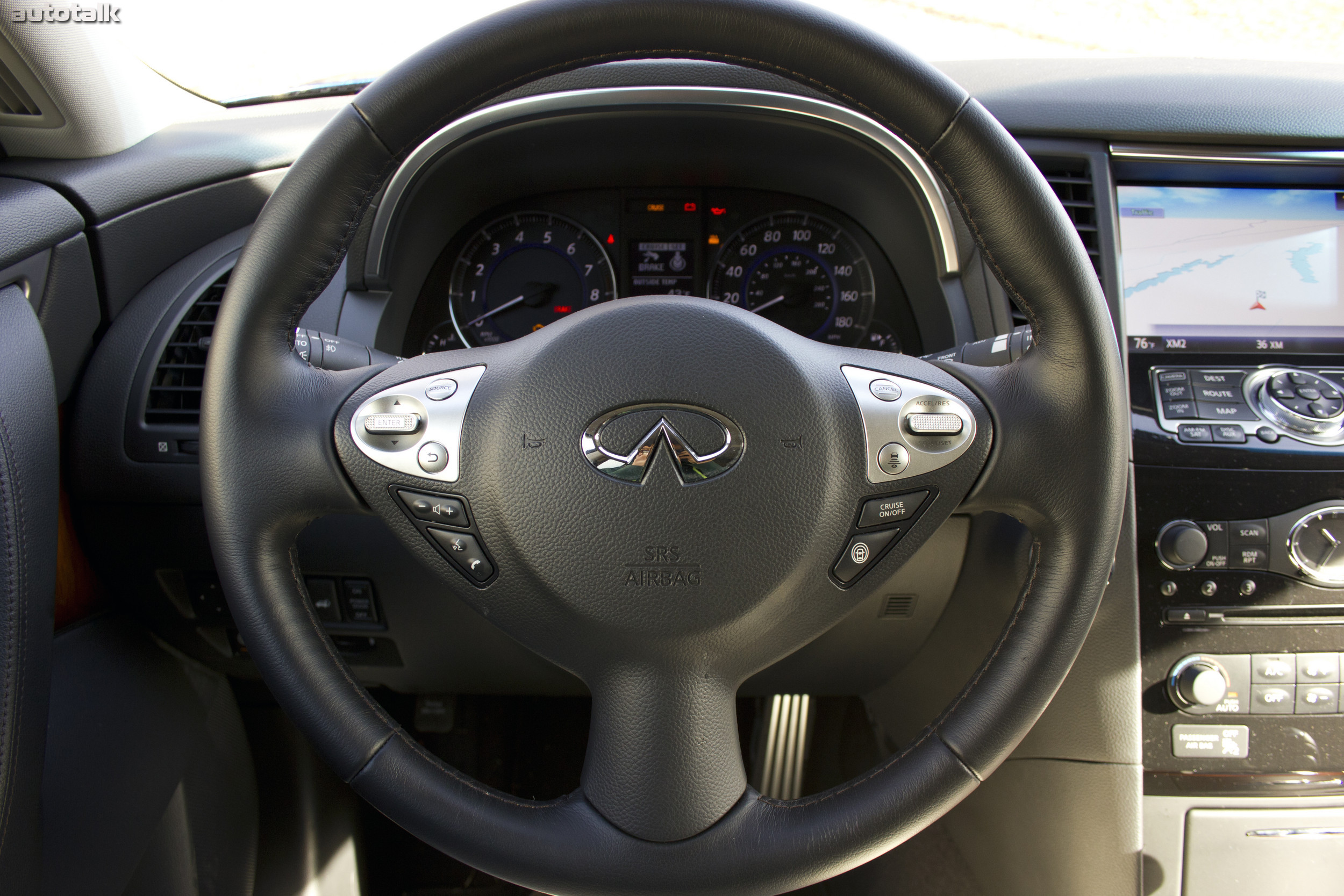 2013 Infiniti FX37 Review