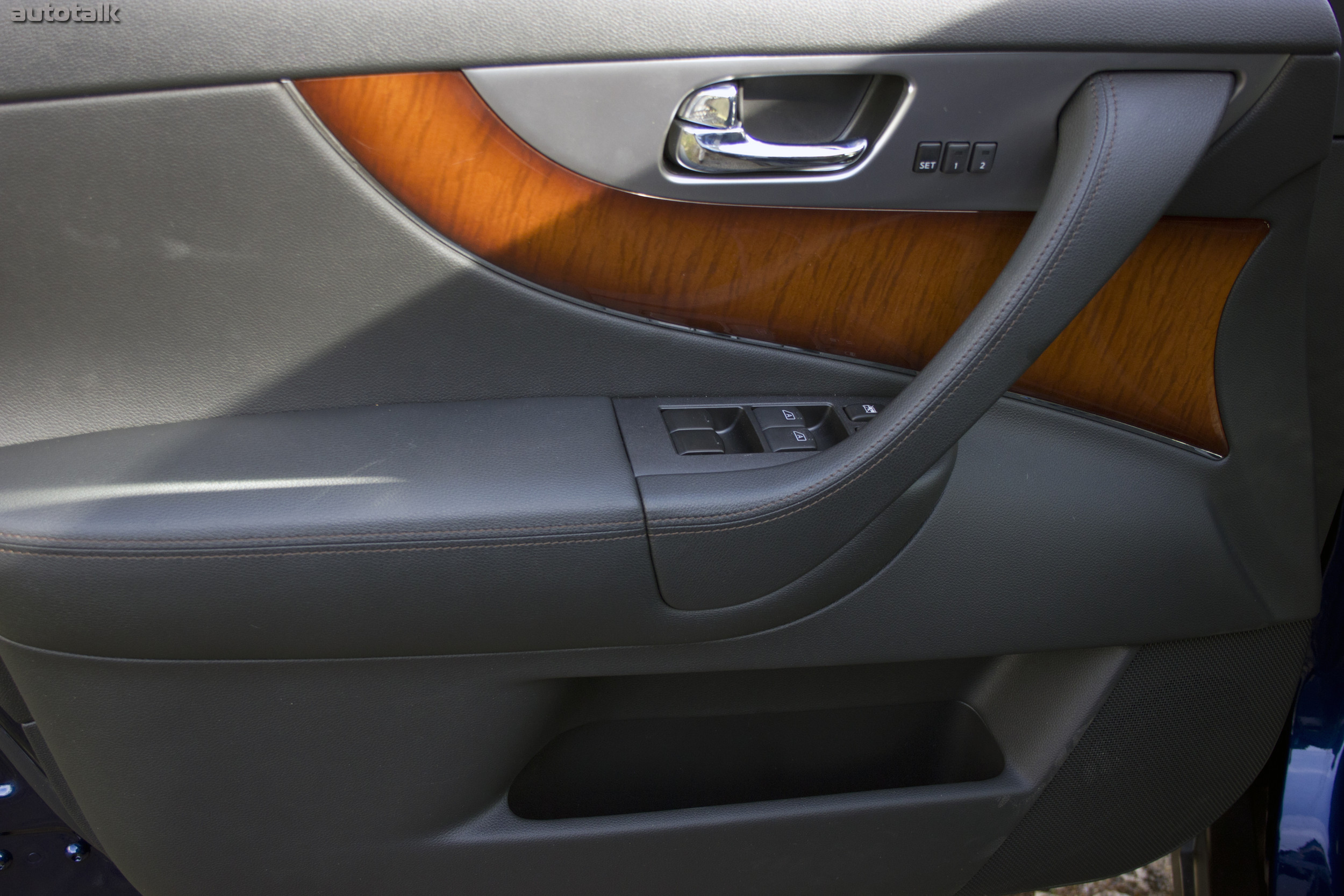 2013 Infiniti FX37 Review