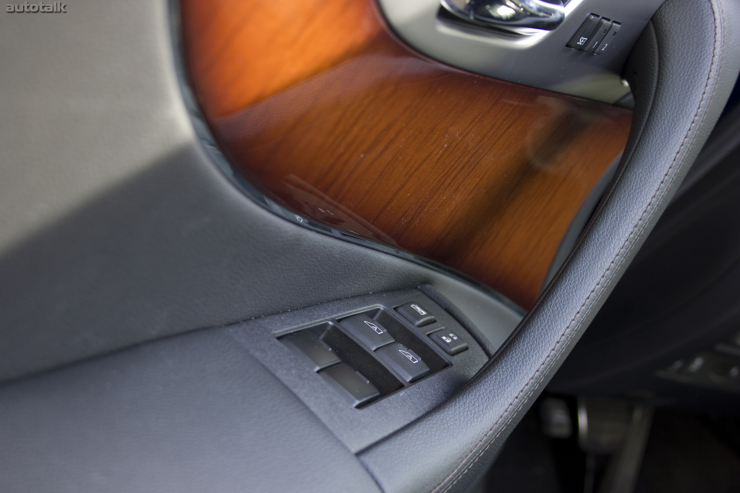 2013 Infiniti FX37 Review