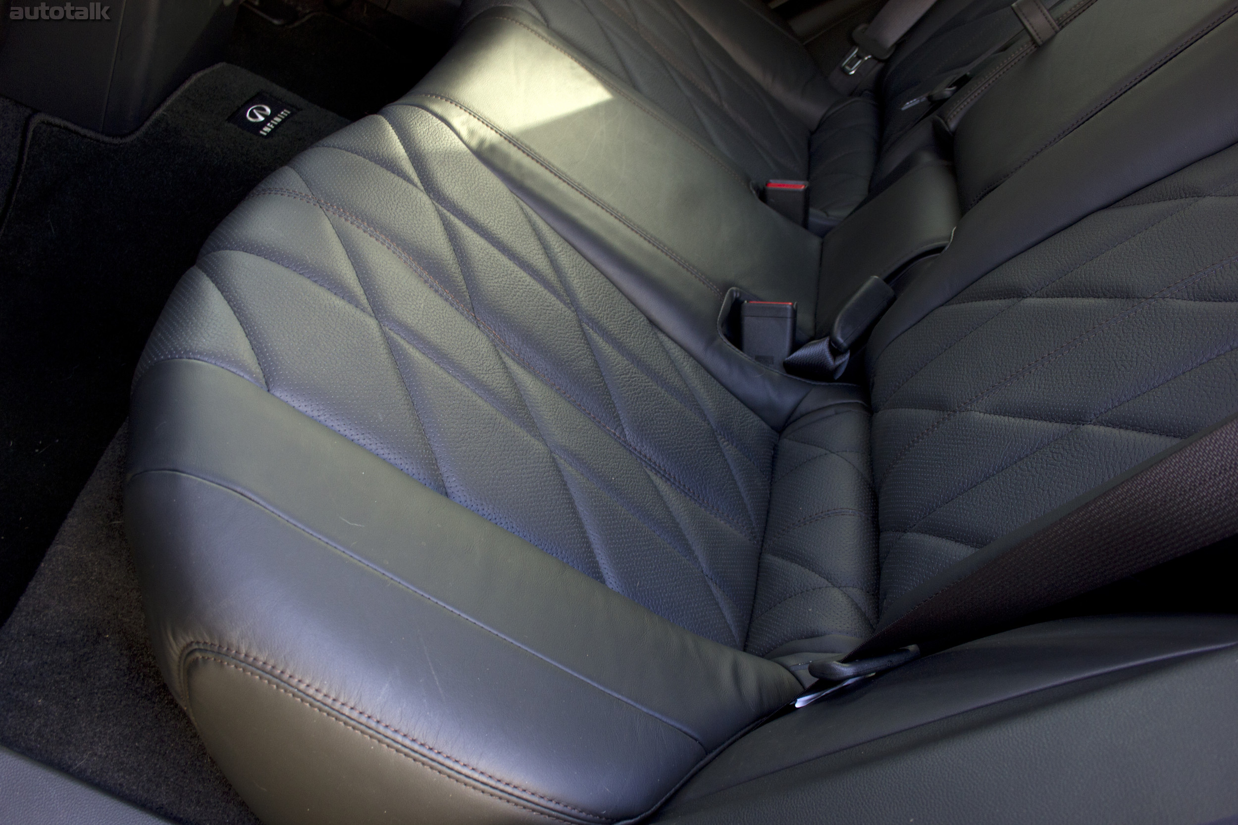 2013 Infiniti FX37 Review