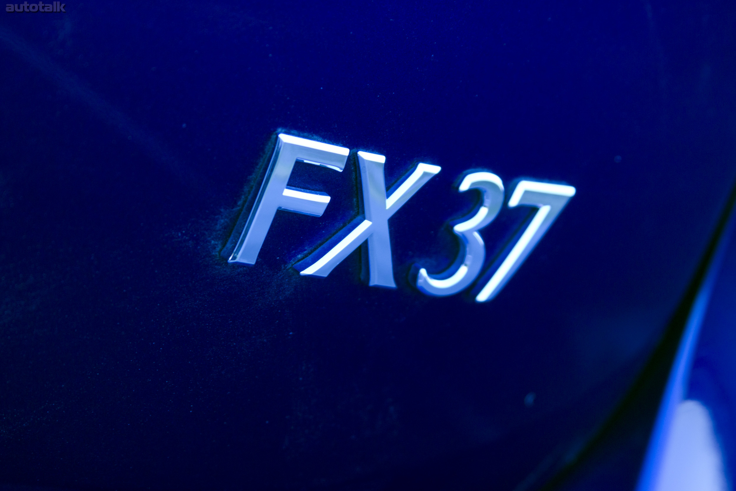 2013 Infiniti FX37 Review