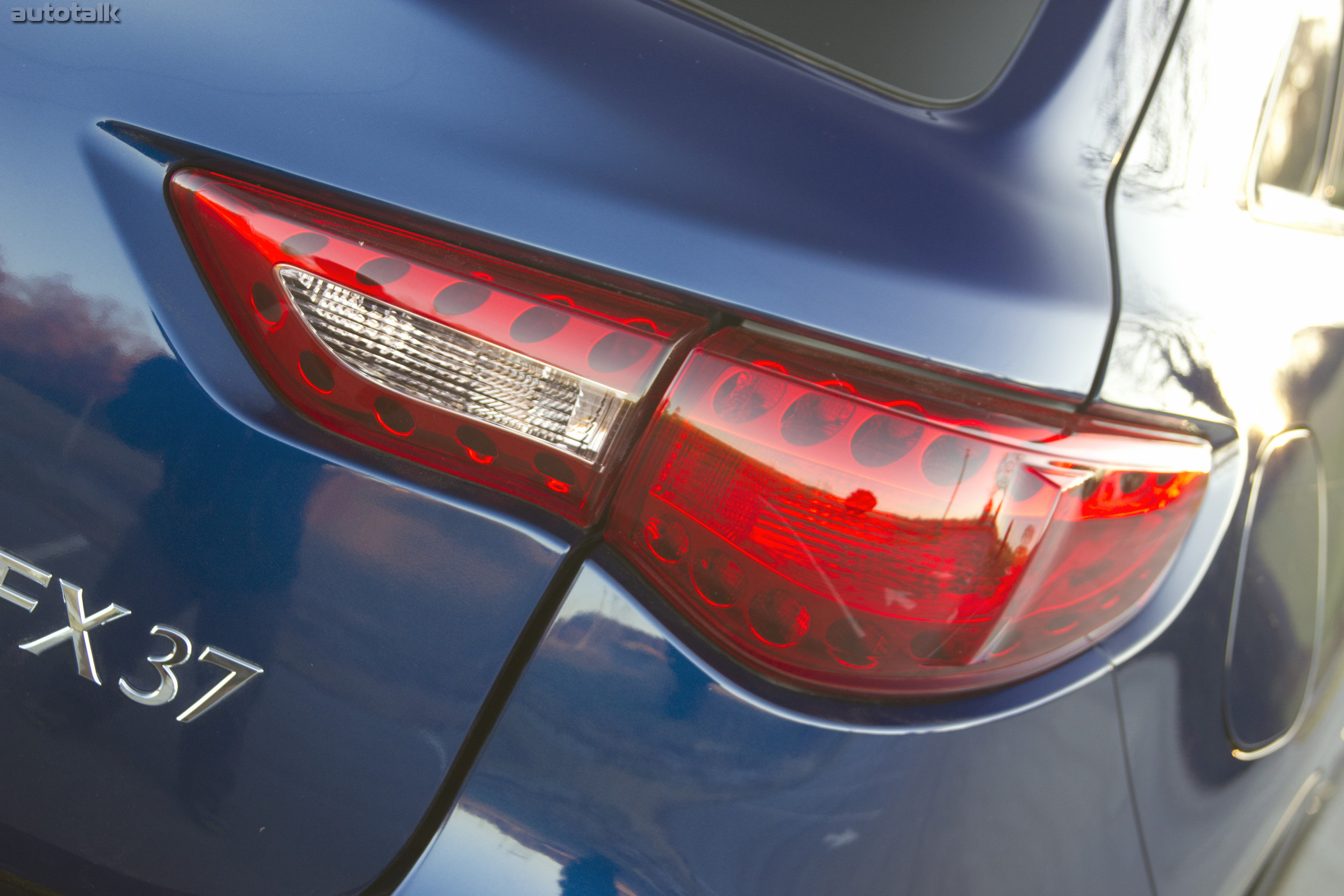 2013 Infiniti FX37 Review