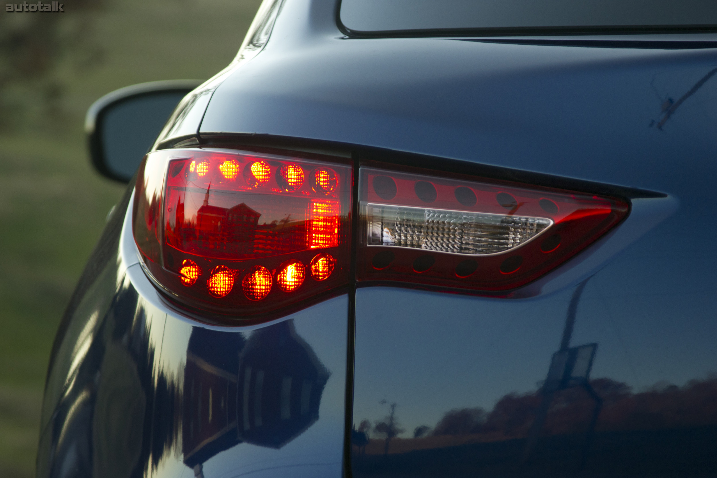 2013 Infiniti FX37 Review