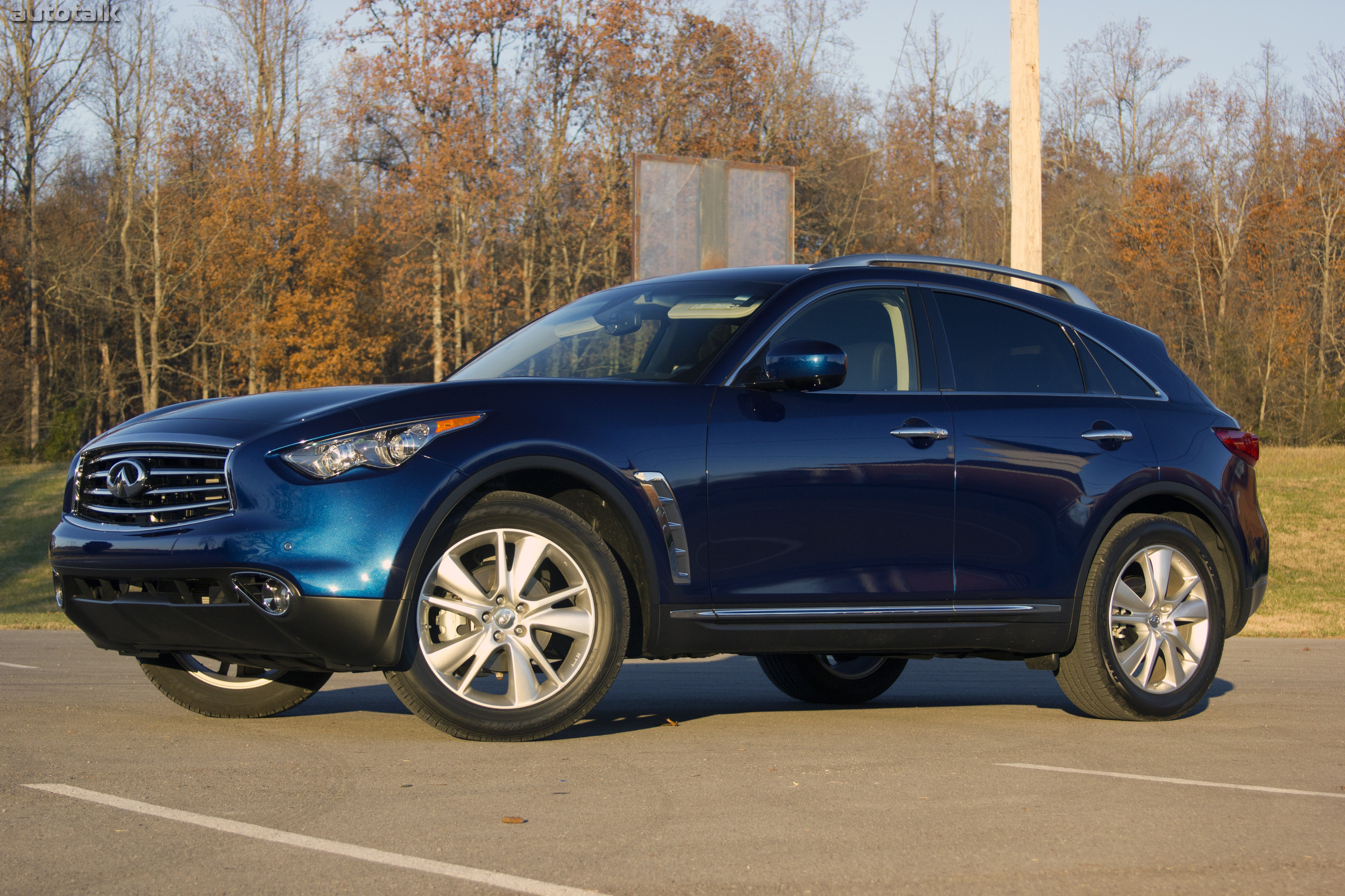 2013 Infiniti FX37 Review