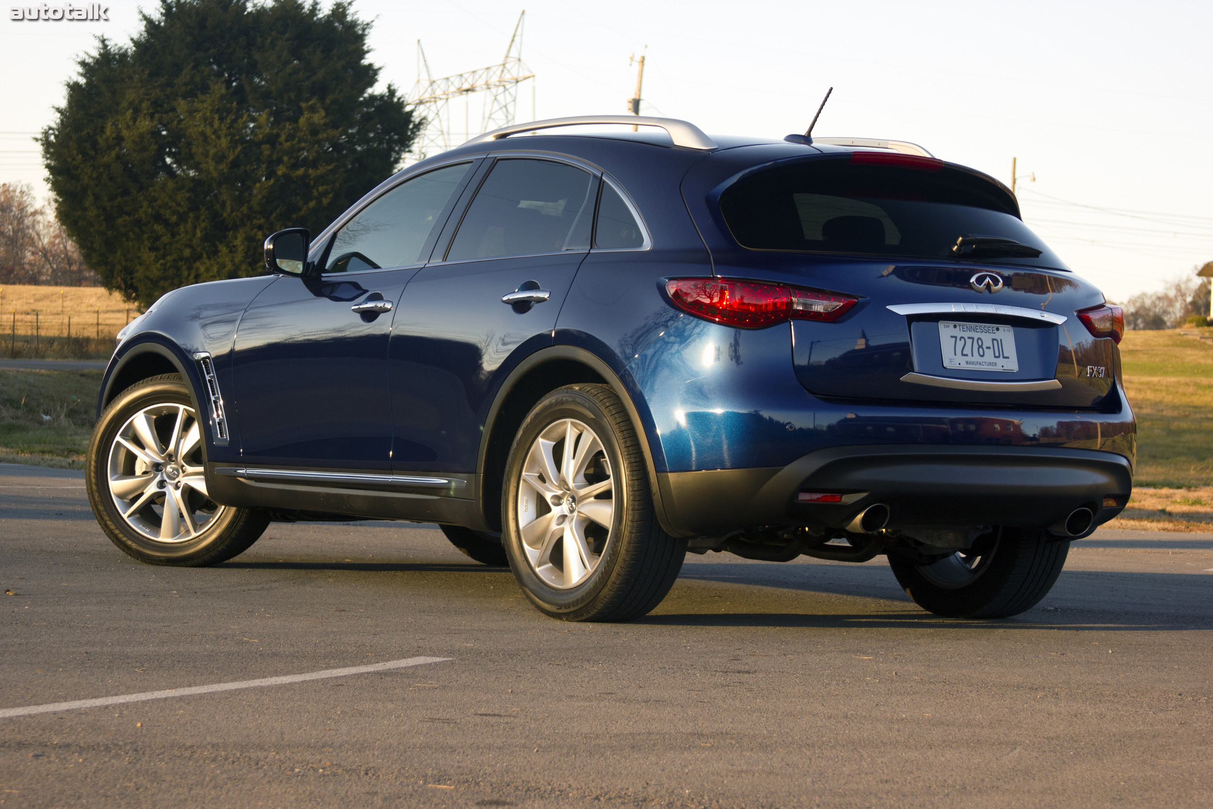 2013 Infiniti FX37 Review