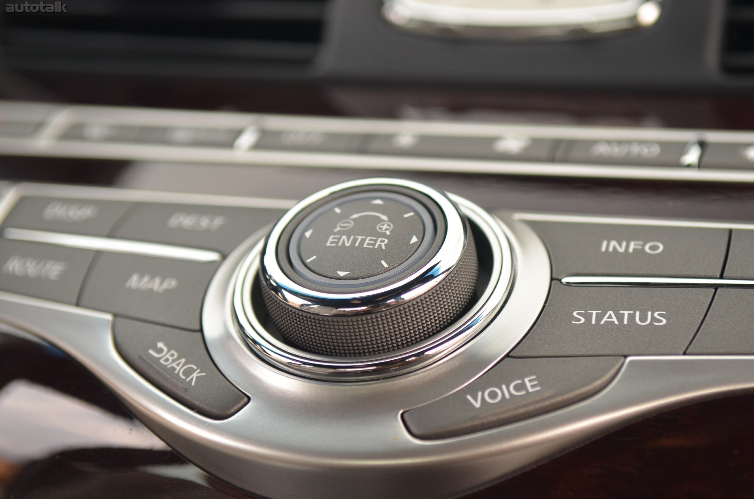 2013 Infiniti M56 Review