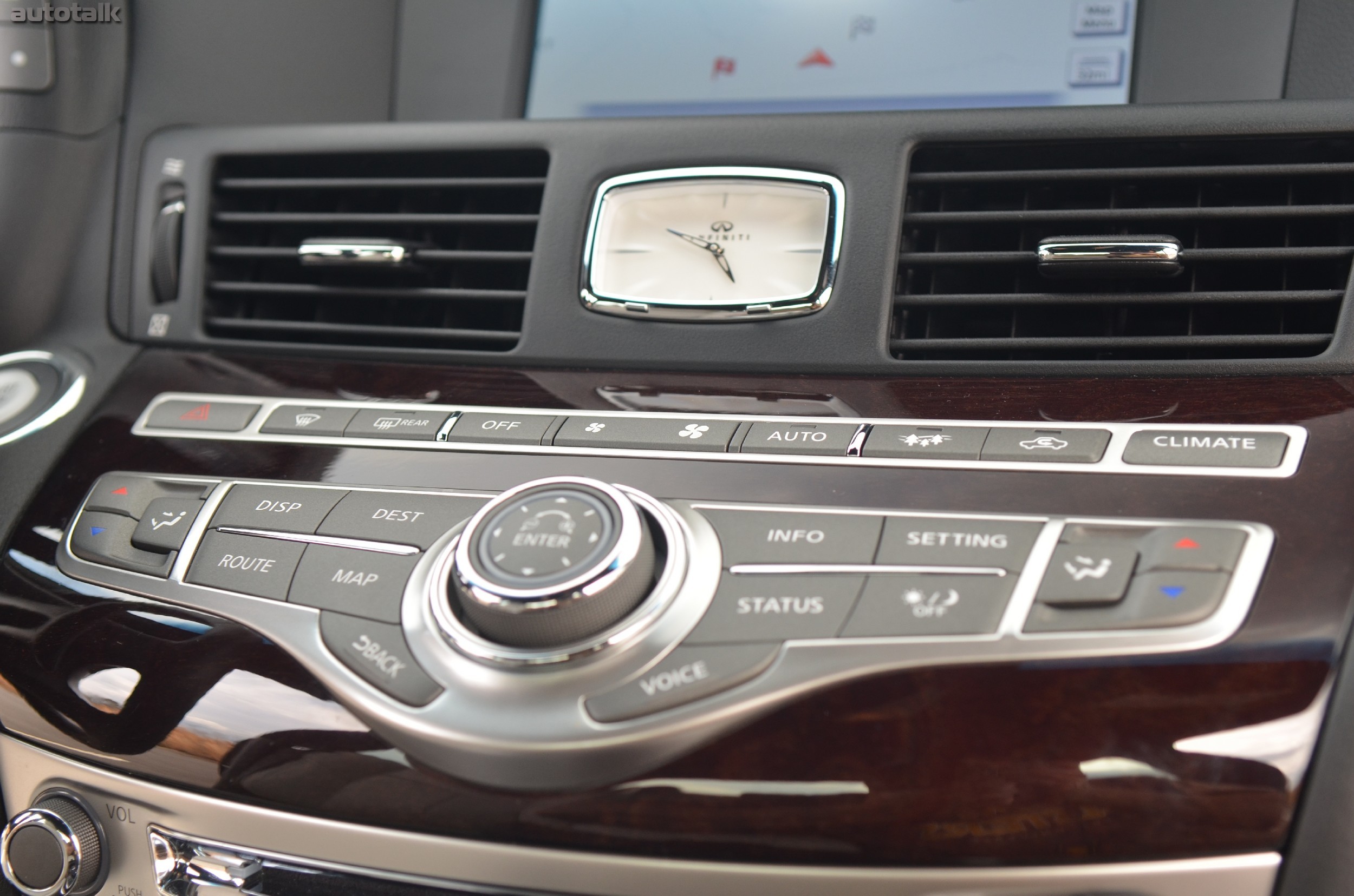 2013 Infiniti M56 Review