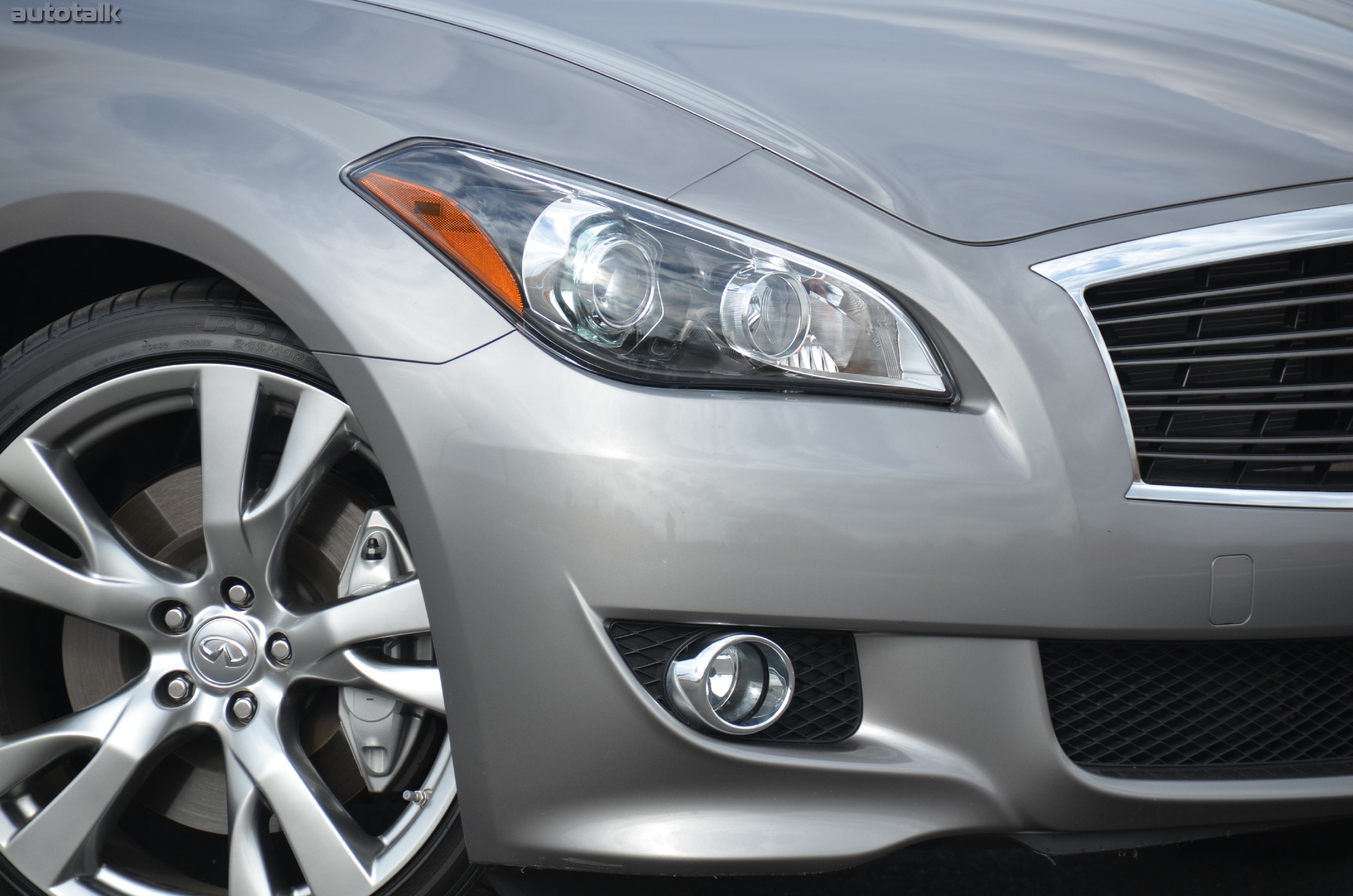 2013 Infiniti M56 Review