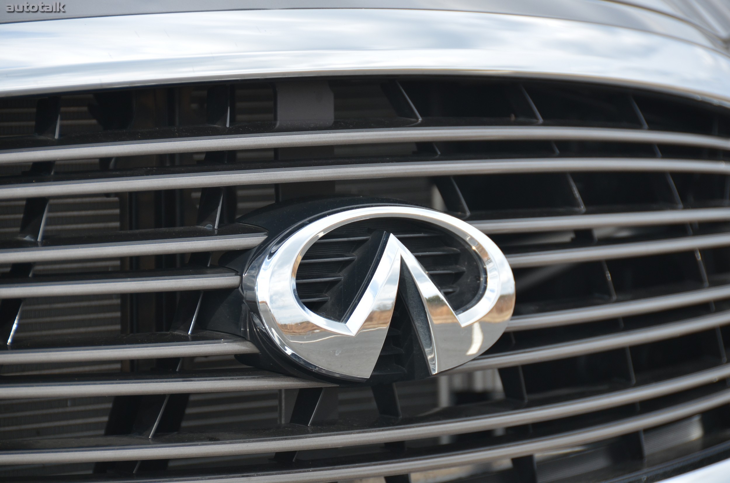 2013 Infiniti M56 Review