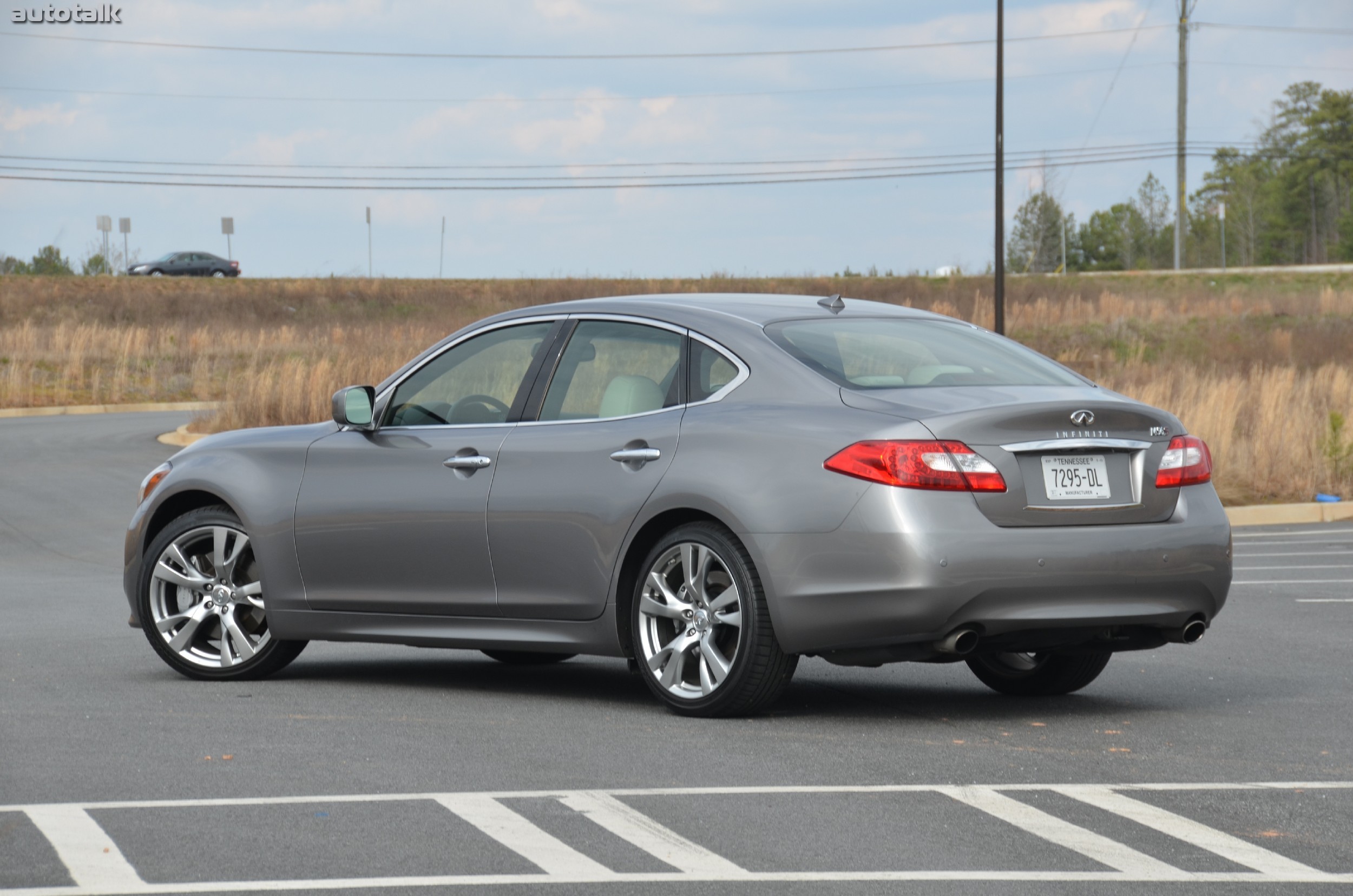 2013 Infiniti M56 Review