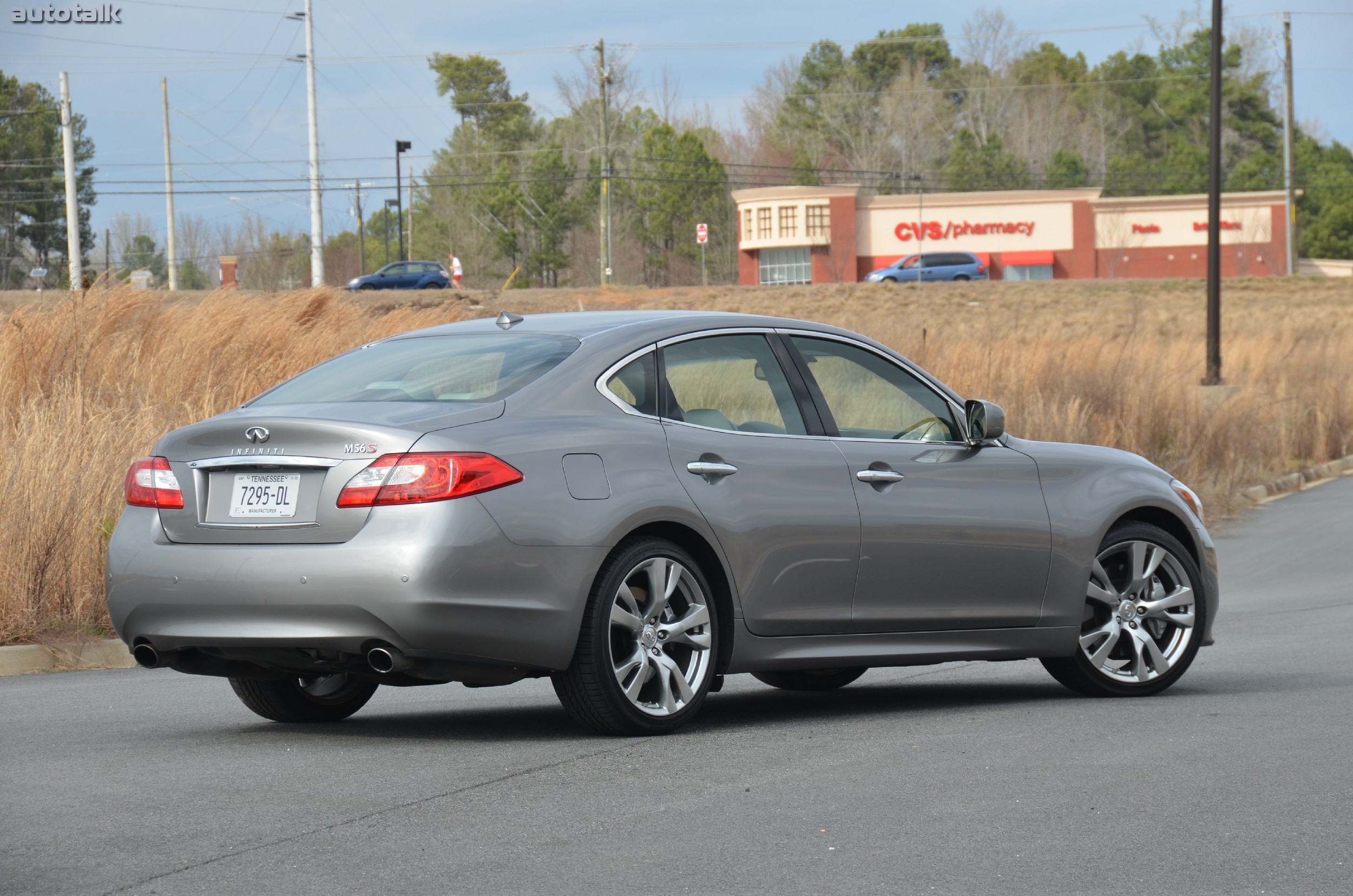 2013 Infiniti M56 Review