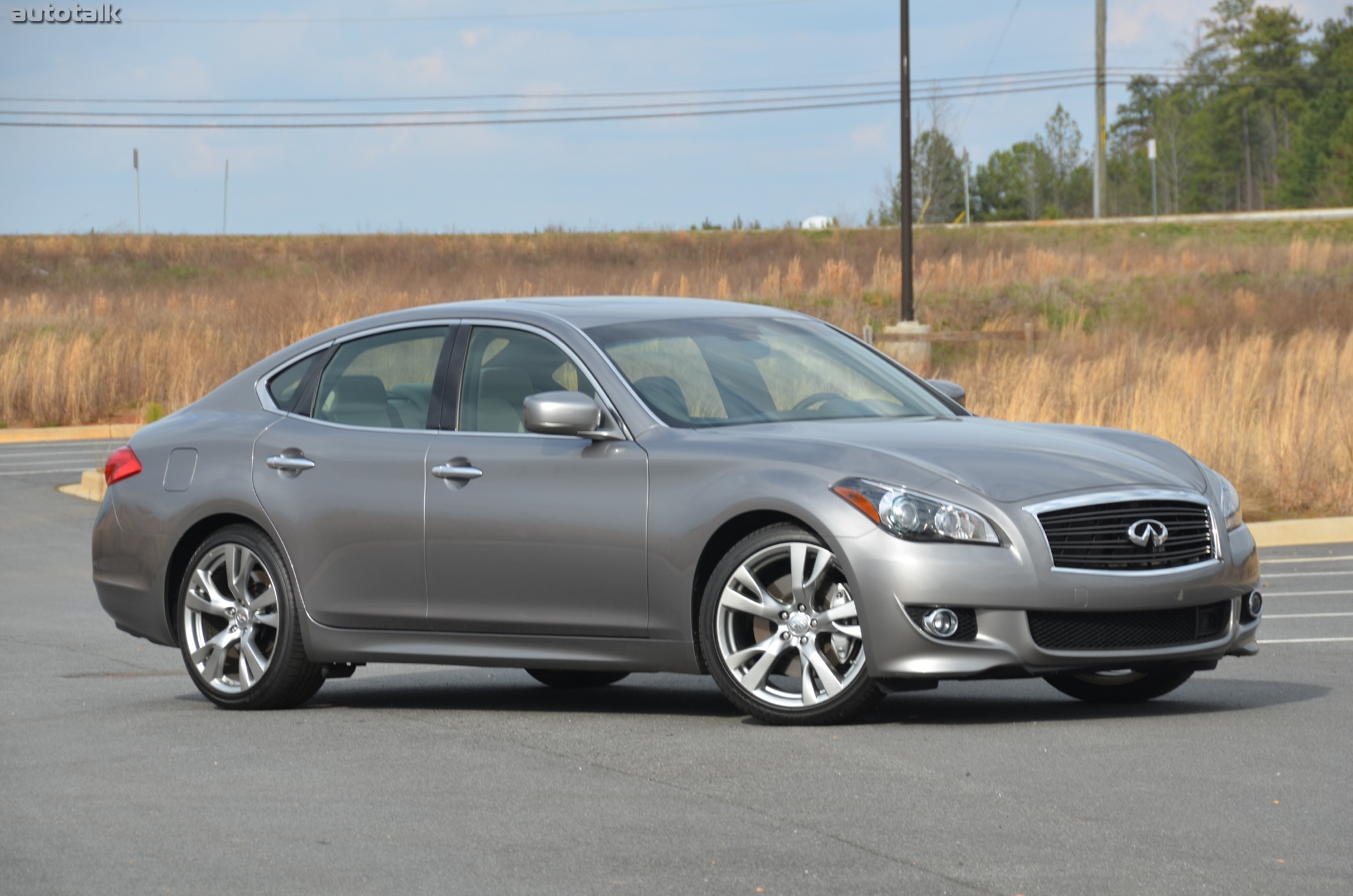 2013 Infiniti M56 Review