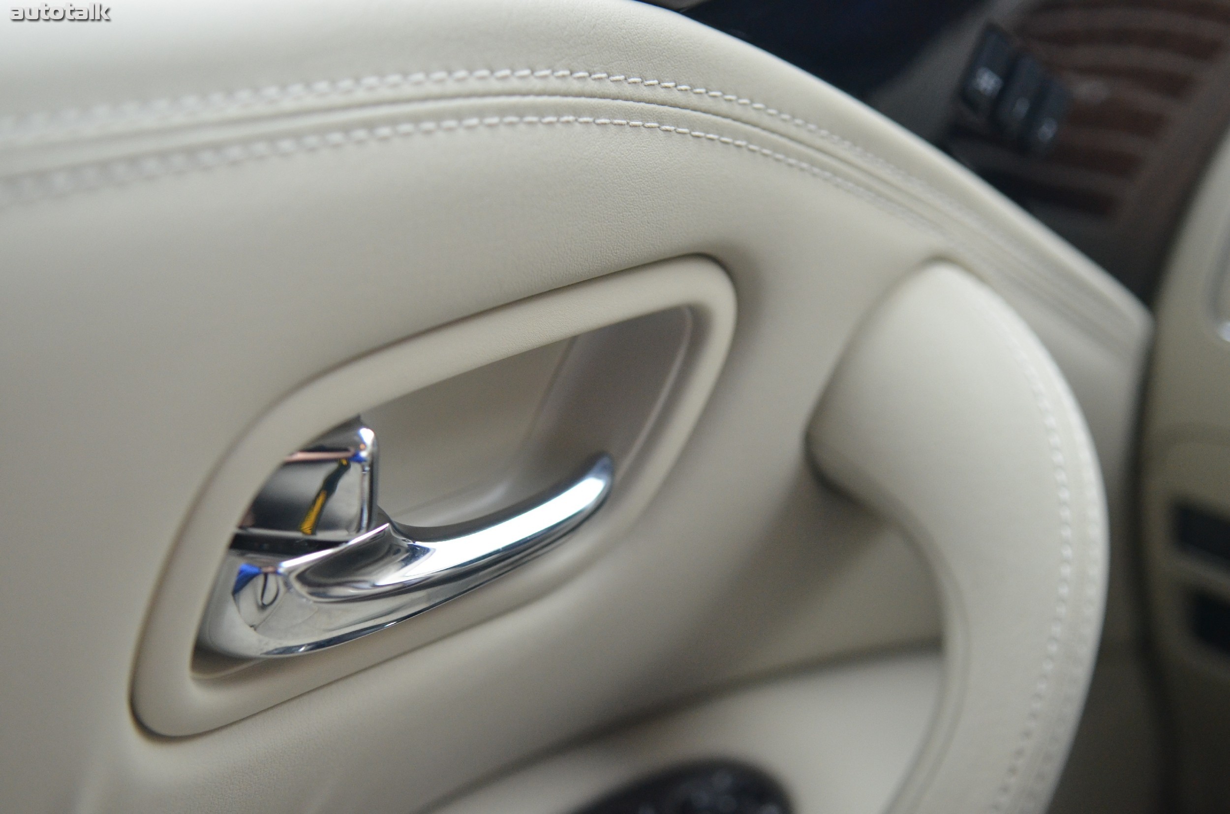 2013 Infiniti QX56 Review