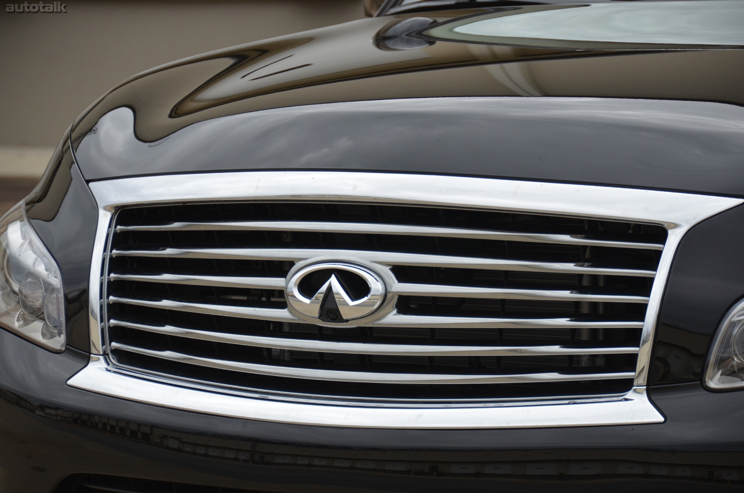 2013 Infiniti QX56 Review