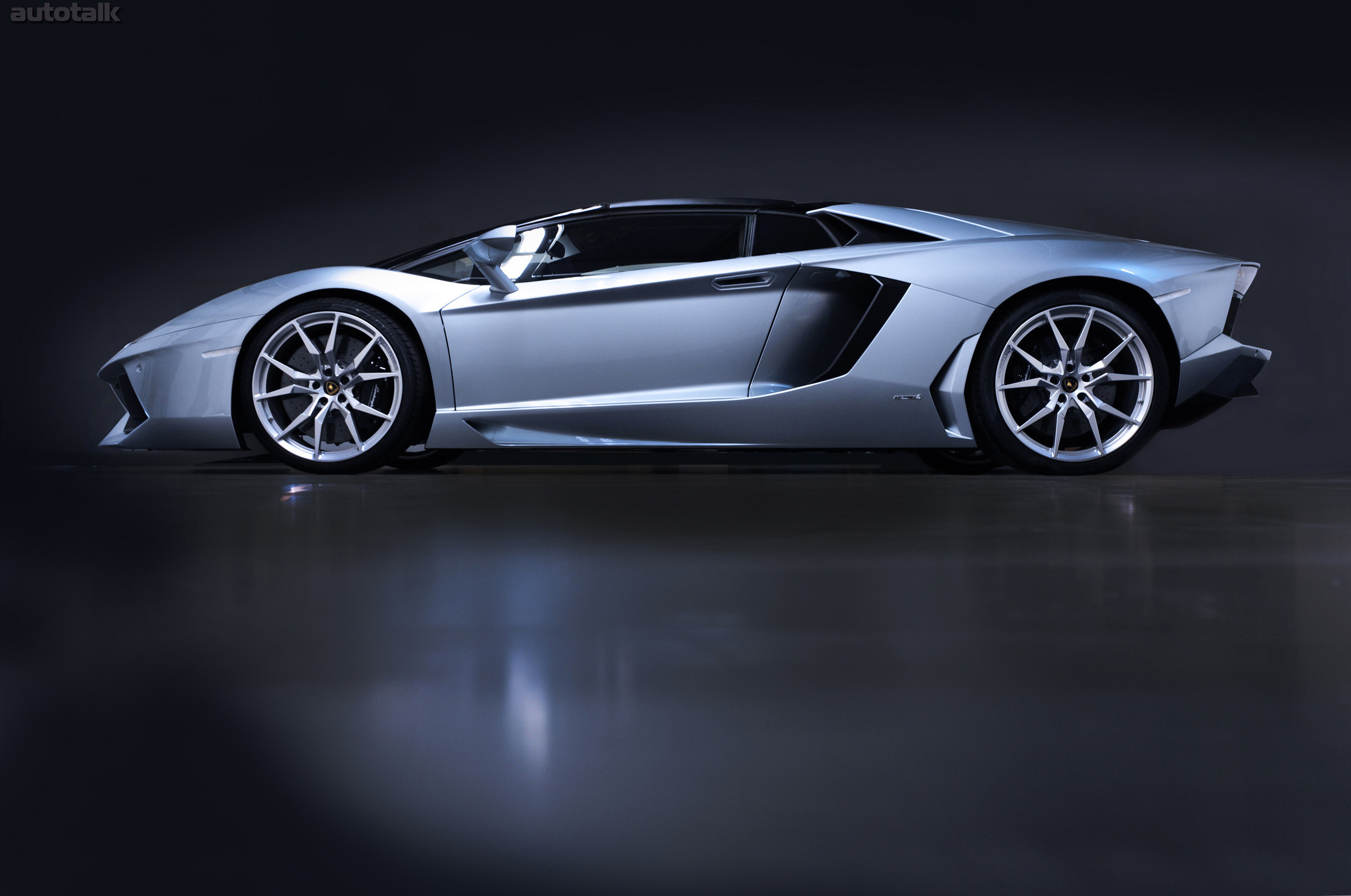 2013 Lamborghini Aventador Roadster