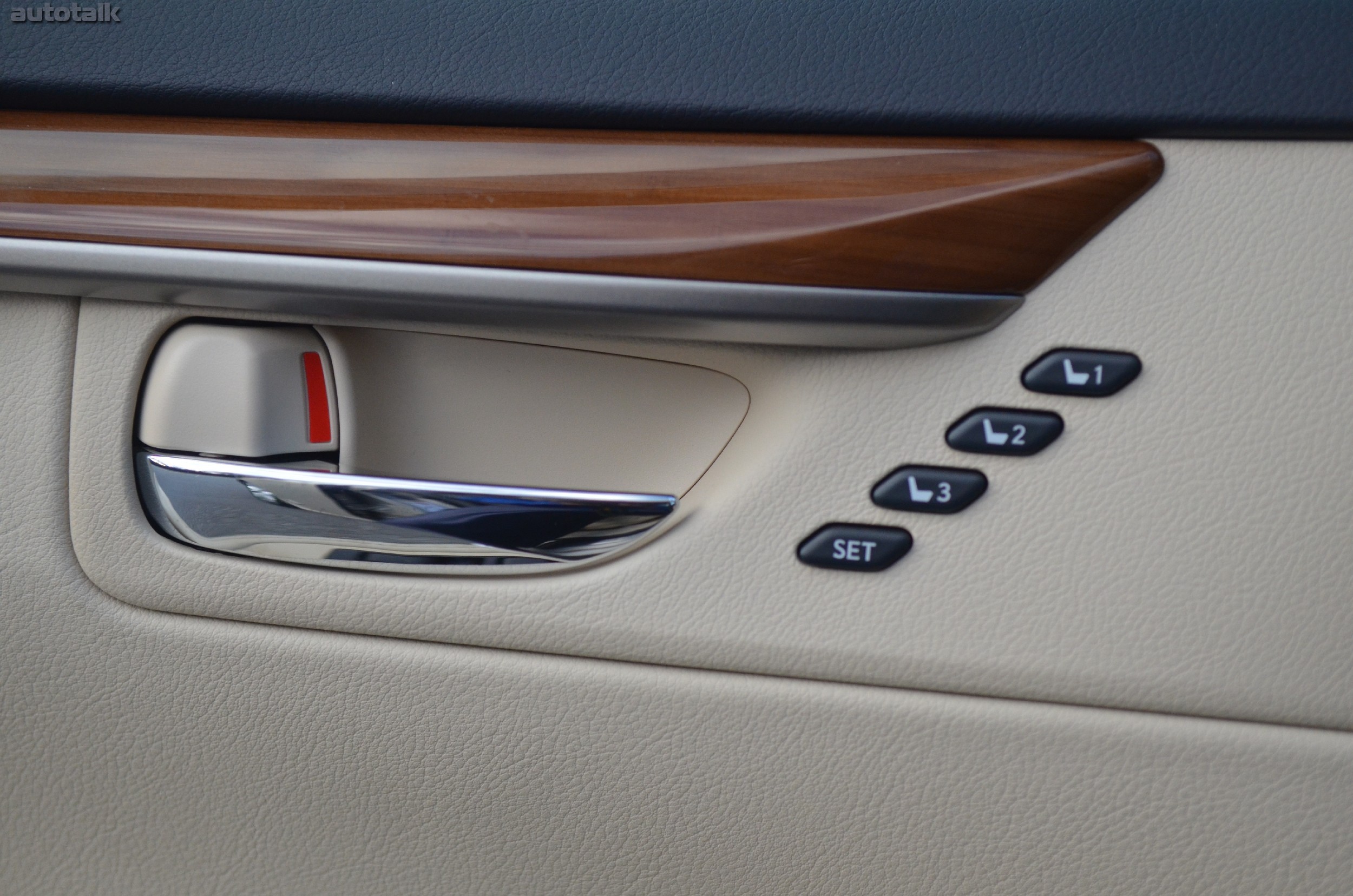 2013 Lexus ES Hybrid Review