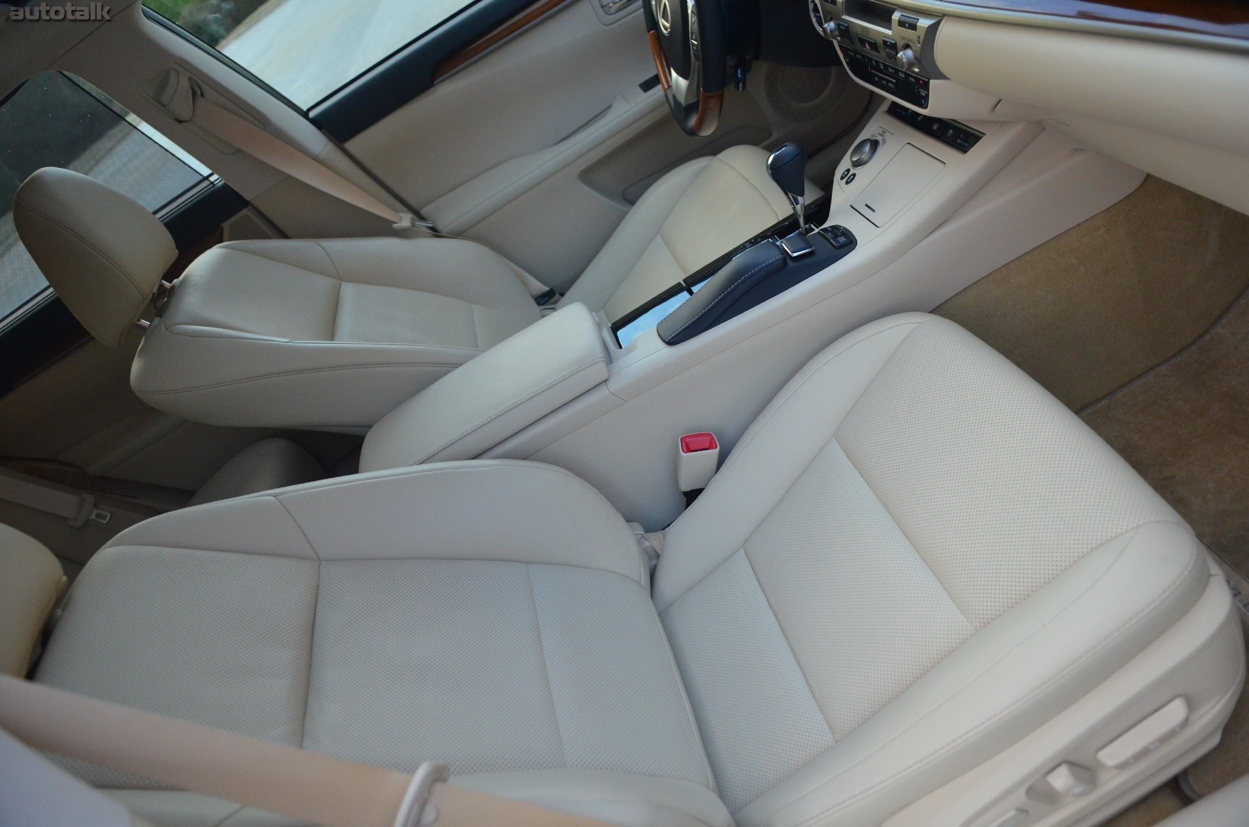 2013 Lexus ES Hybrid Review