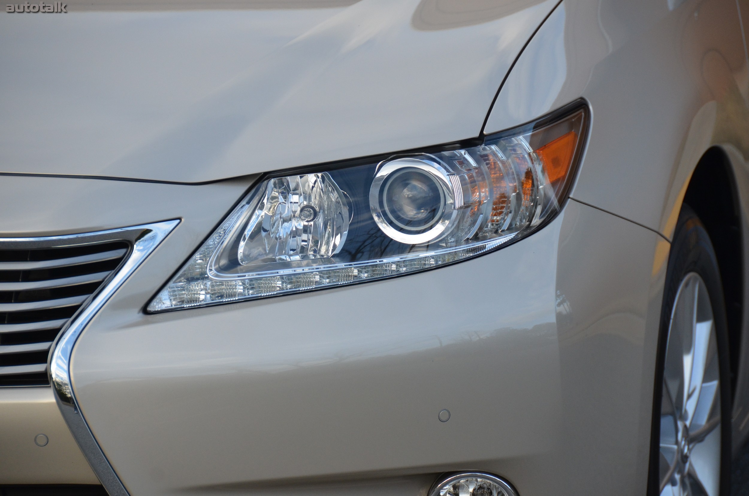 2013 Lexus ES Hybrid Review