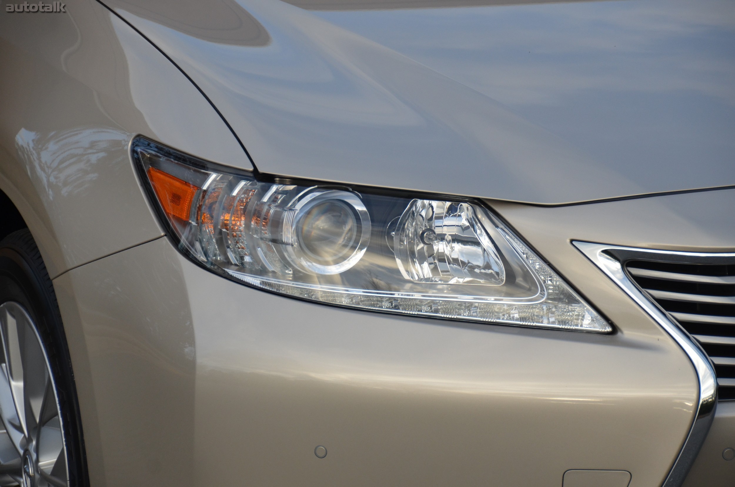 2013 Lexus ES Hybrid Review