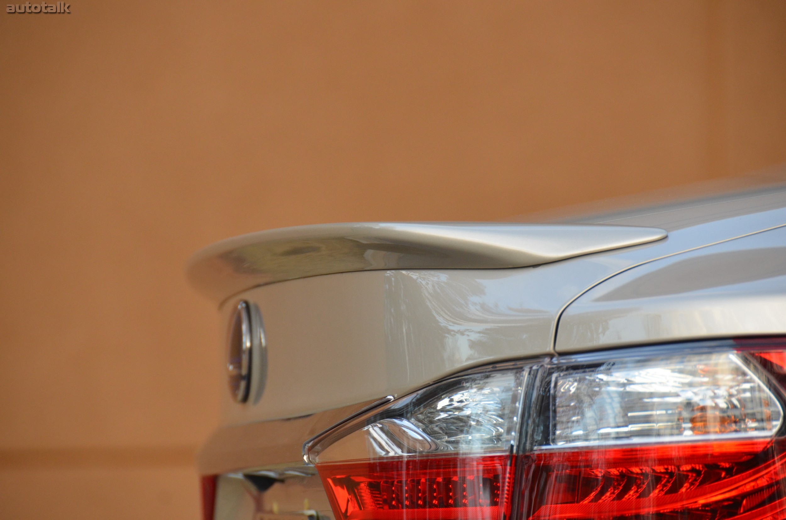 2013 Lexus ES Hybrid Review