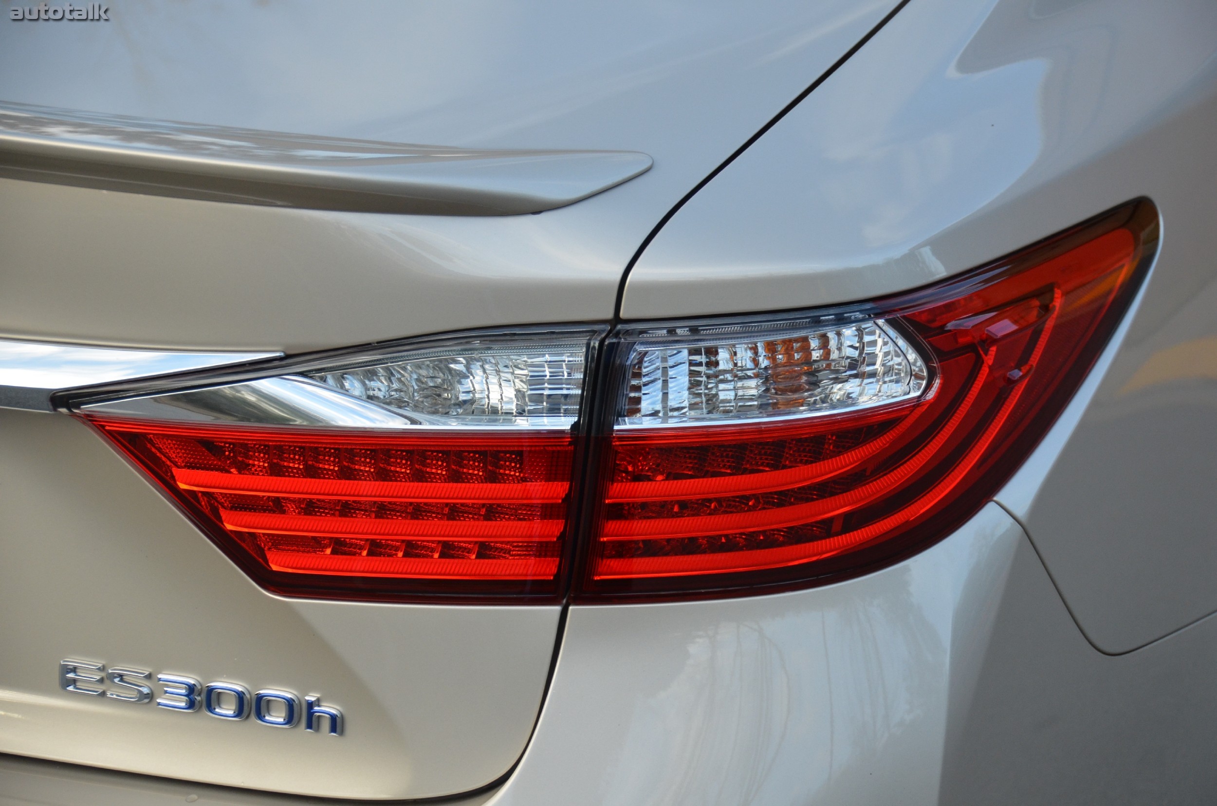 2013 Lexus ES Hybrid Review