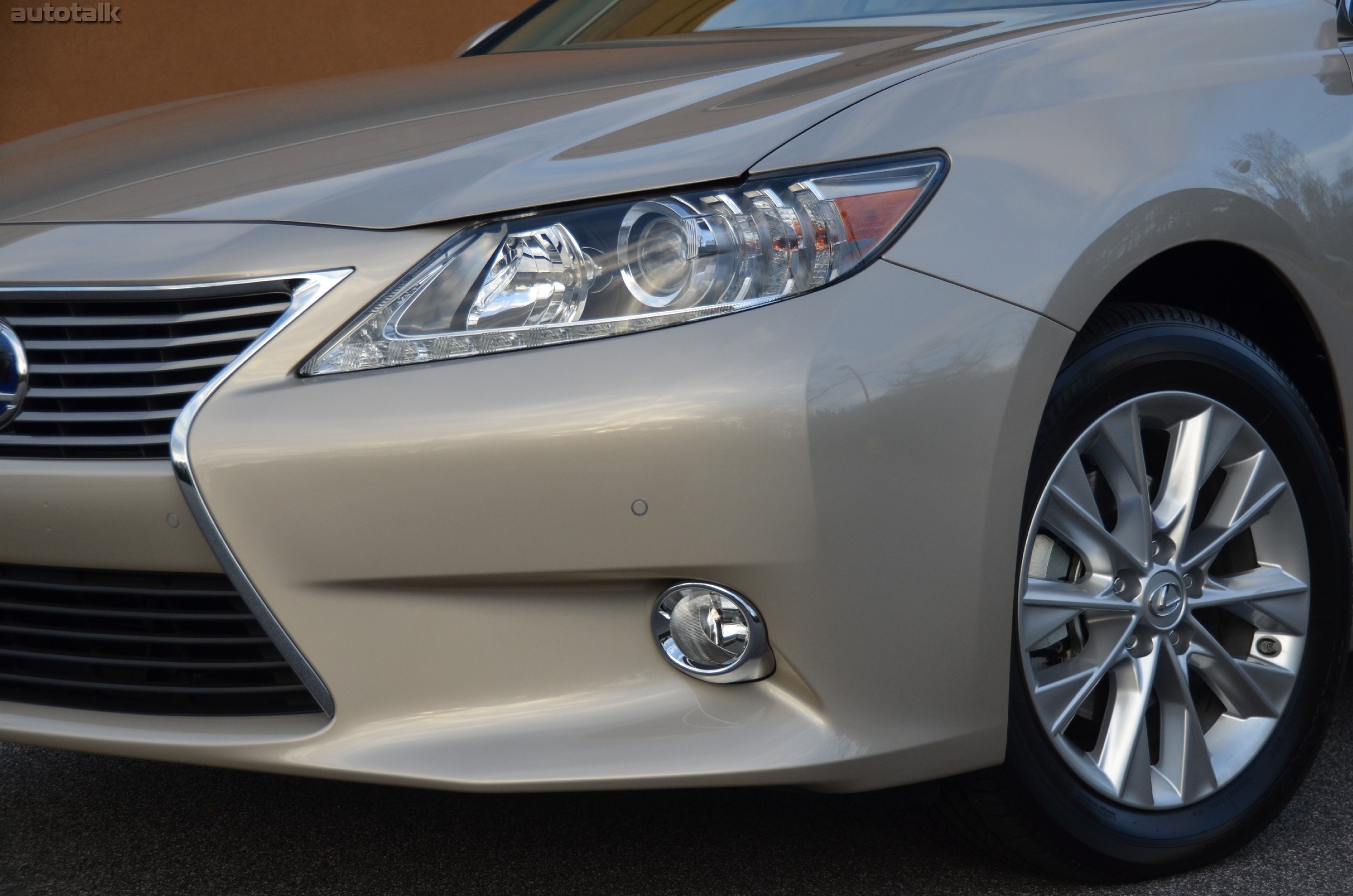 2013 Lexus ES Hybrid Review