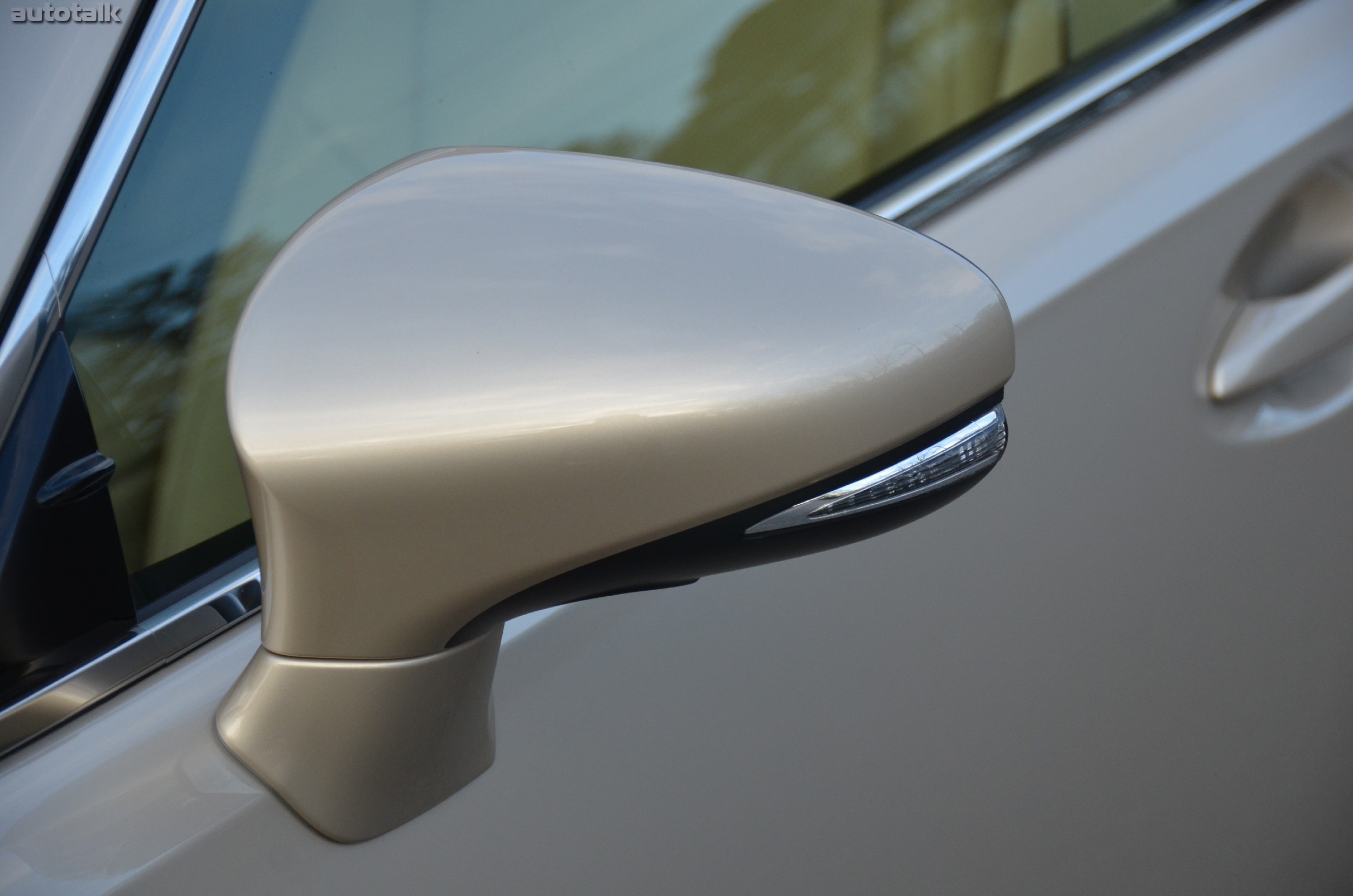 2013 Lexus ES Hybrid Review