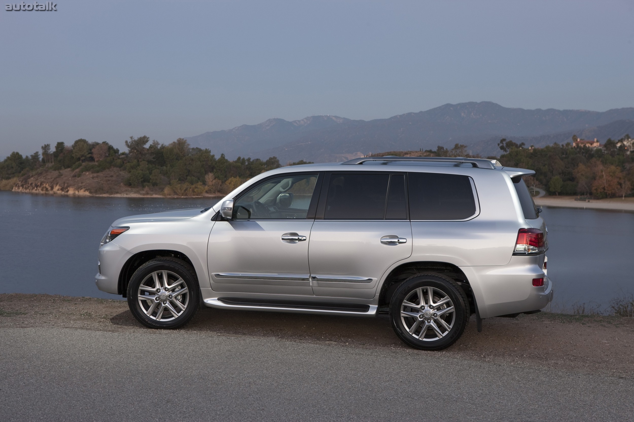 2013 Lexus LX 570
