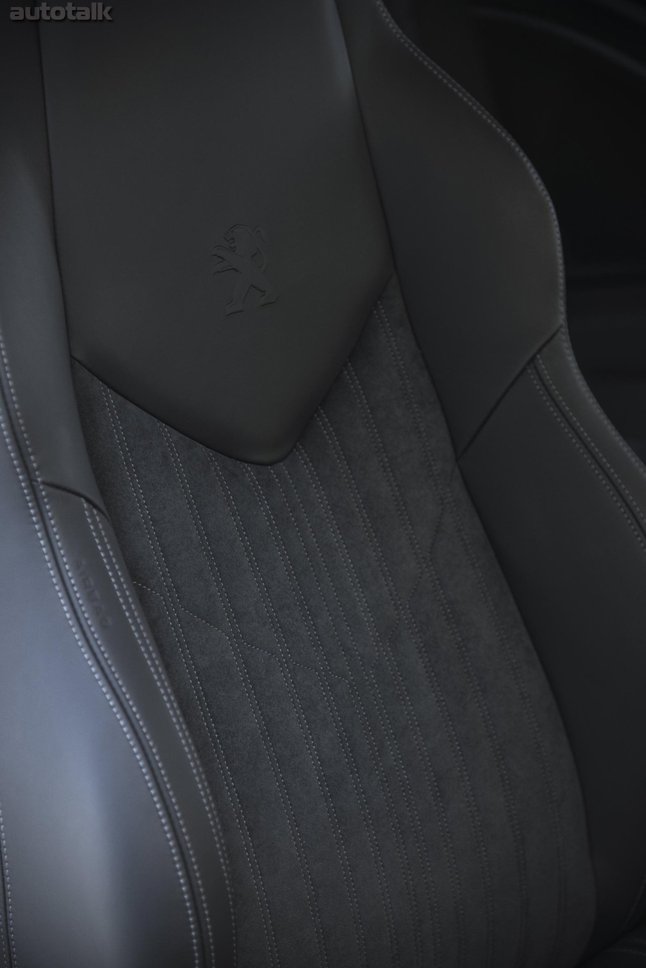 2013 Peugeot RCZ and RCZ R Concept