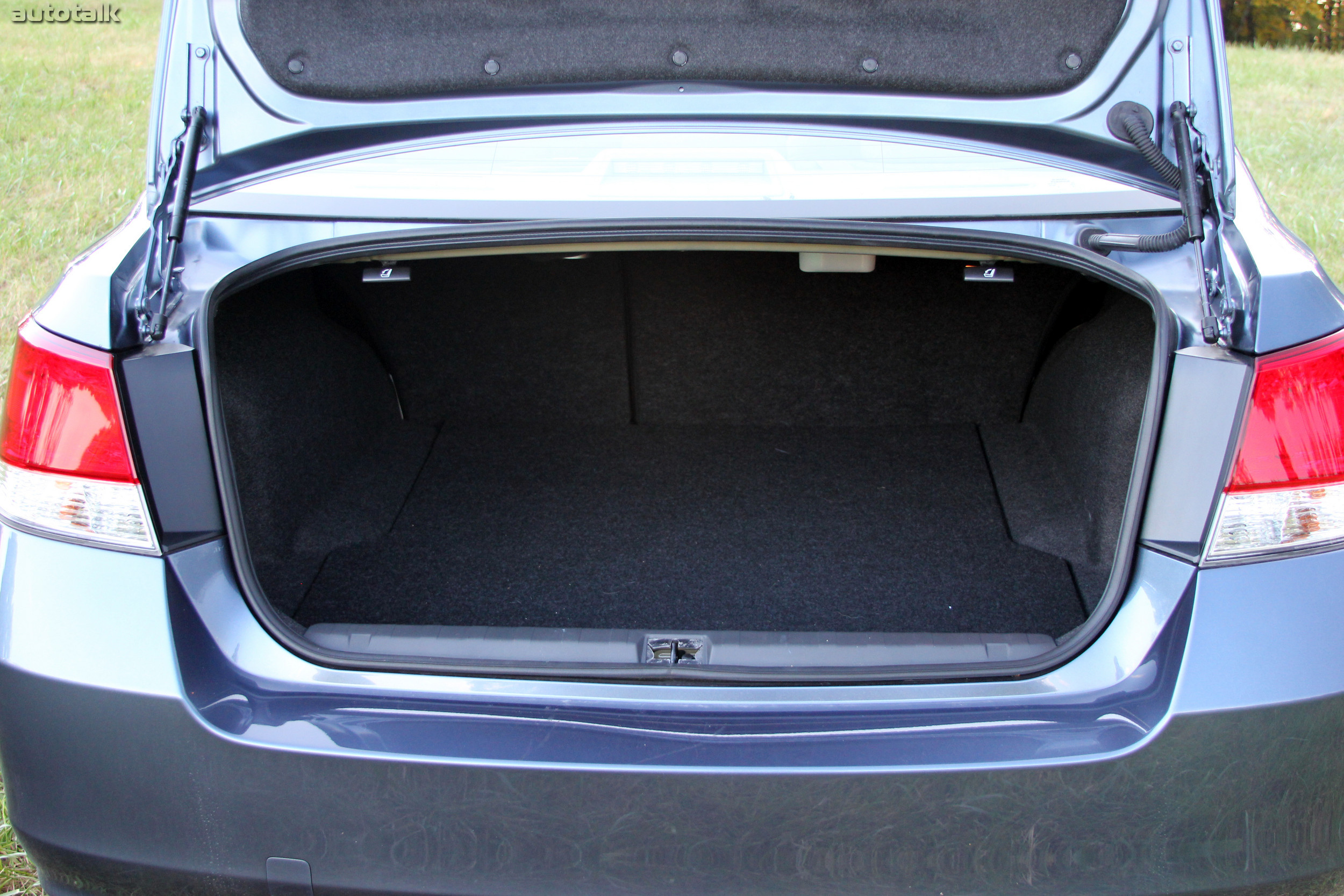 2013 Subaru Legacy 2.5i Premium Review