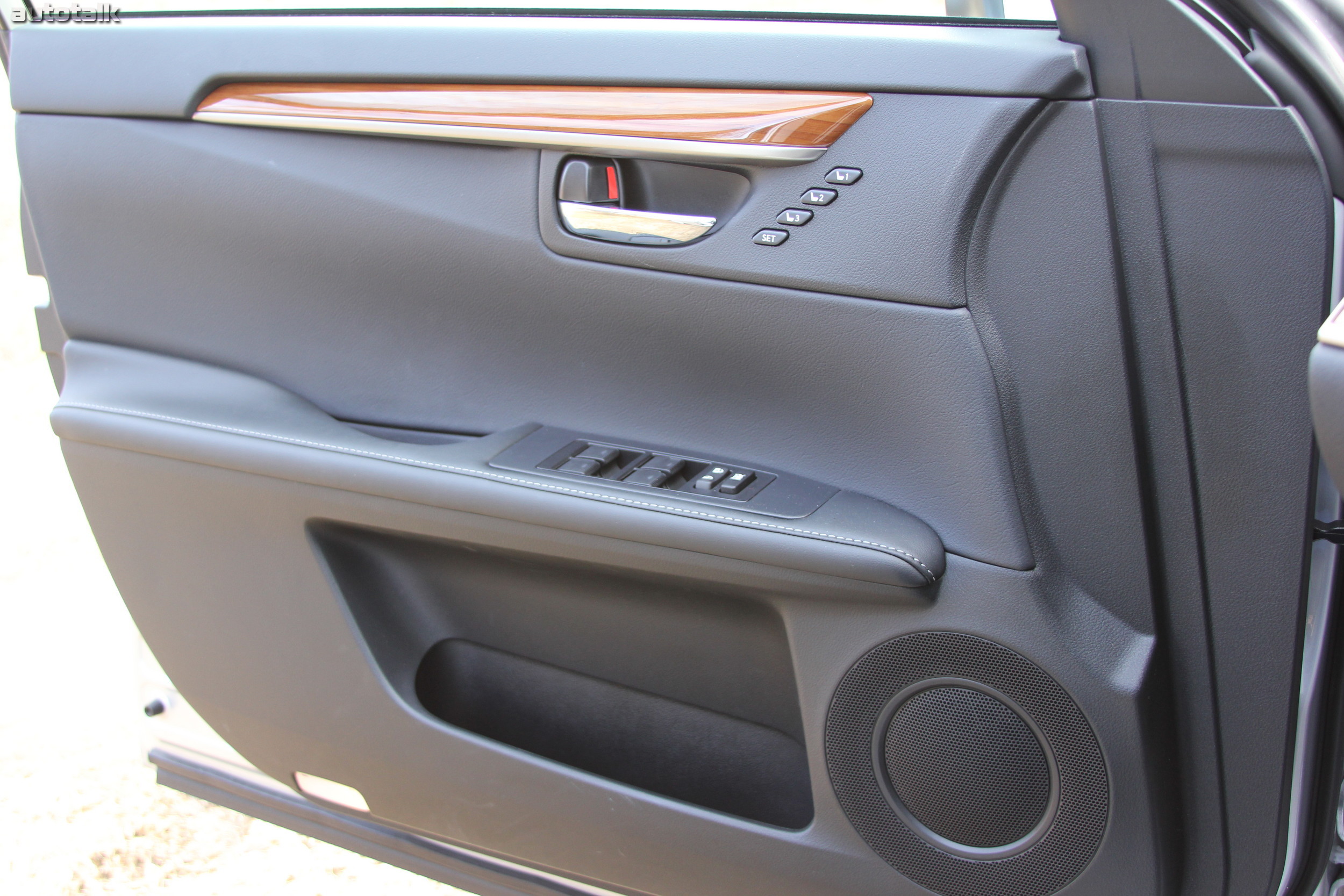 2014 Lexus ES 350 Review