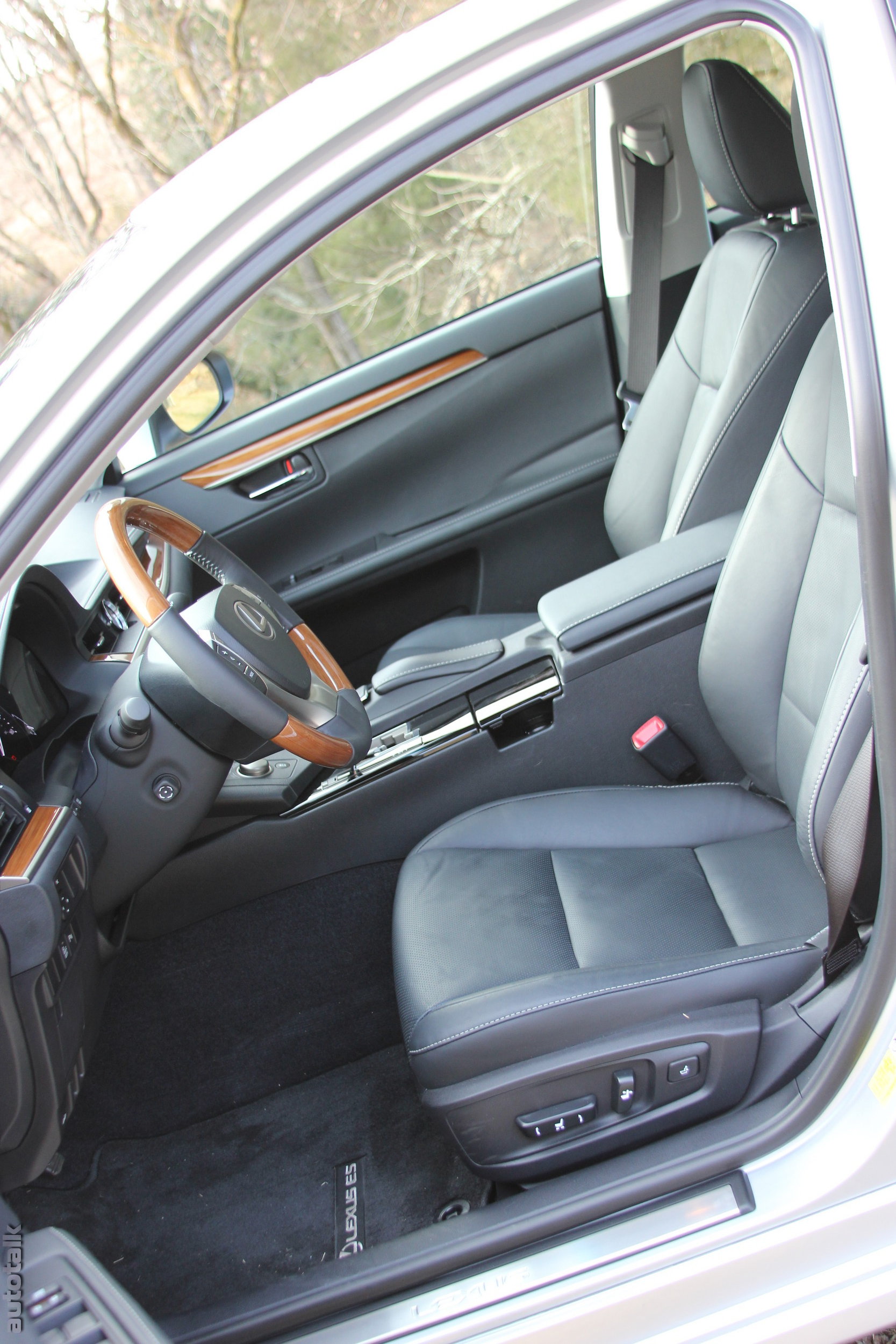 2014 Lexus ES 350 Review