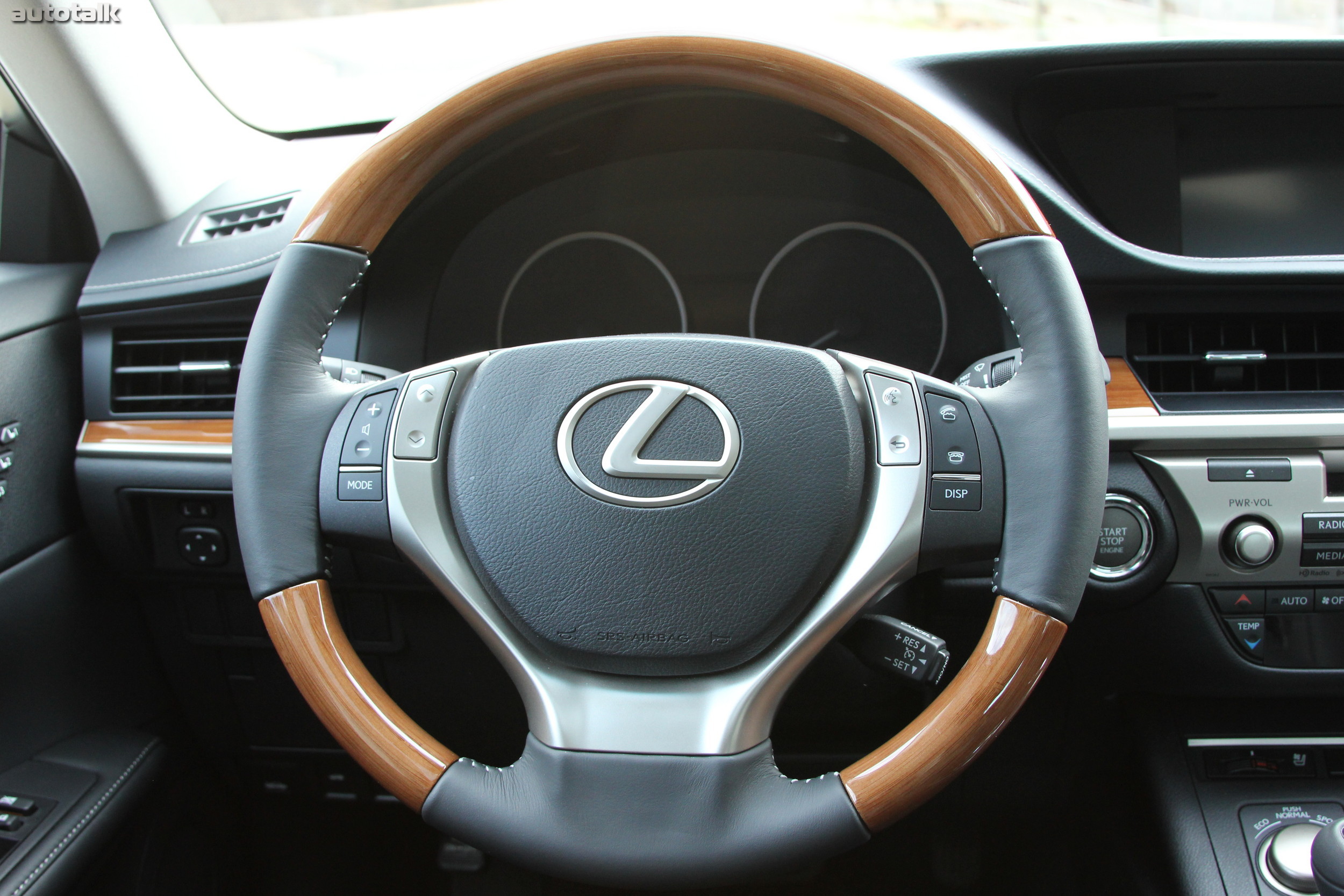 2014 Lexus ES 350 Review
