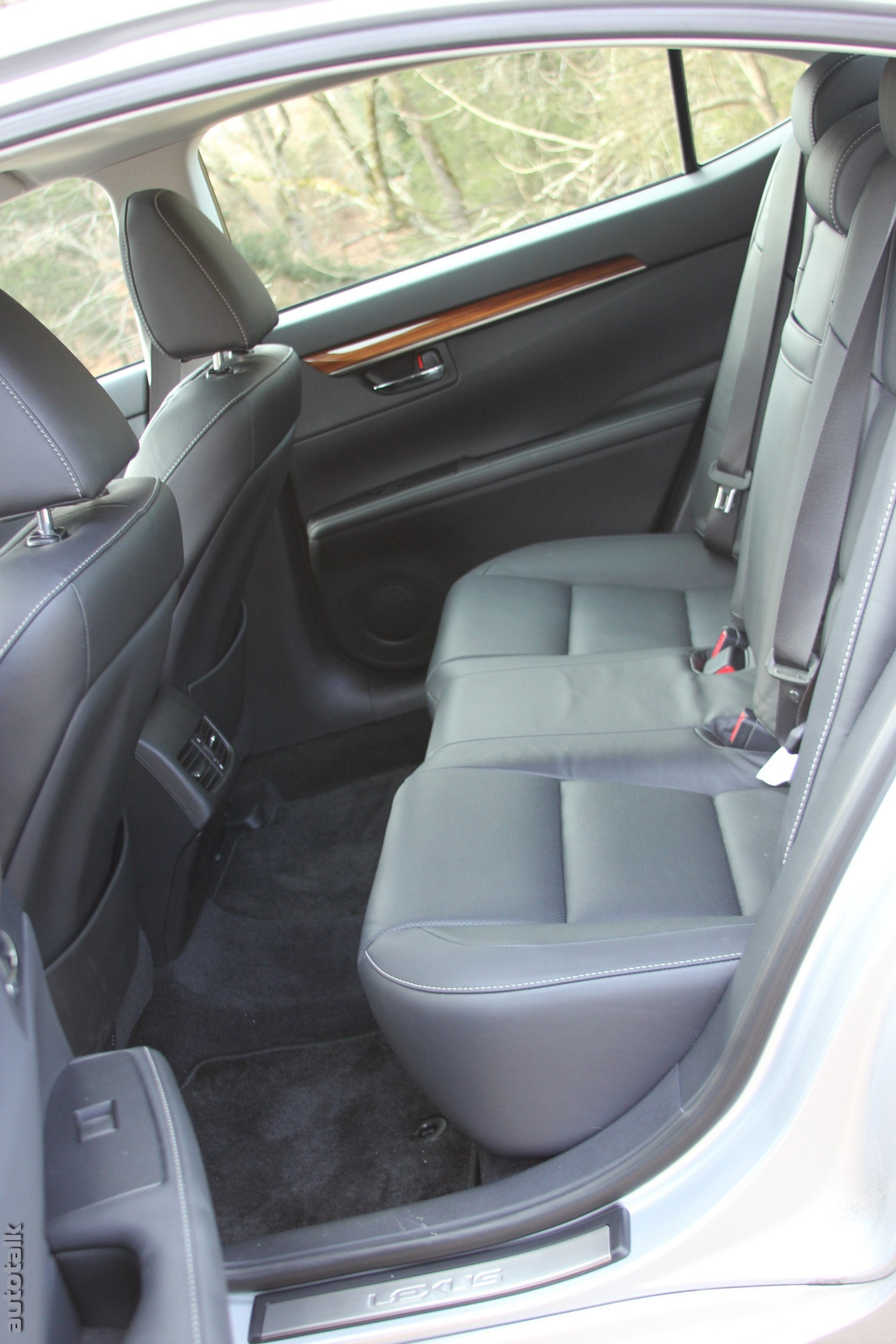 2014 Lexus ES 350 Review